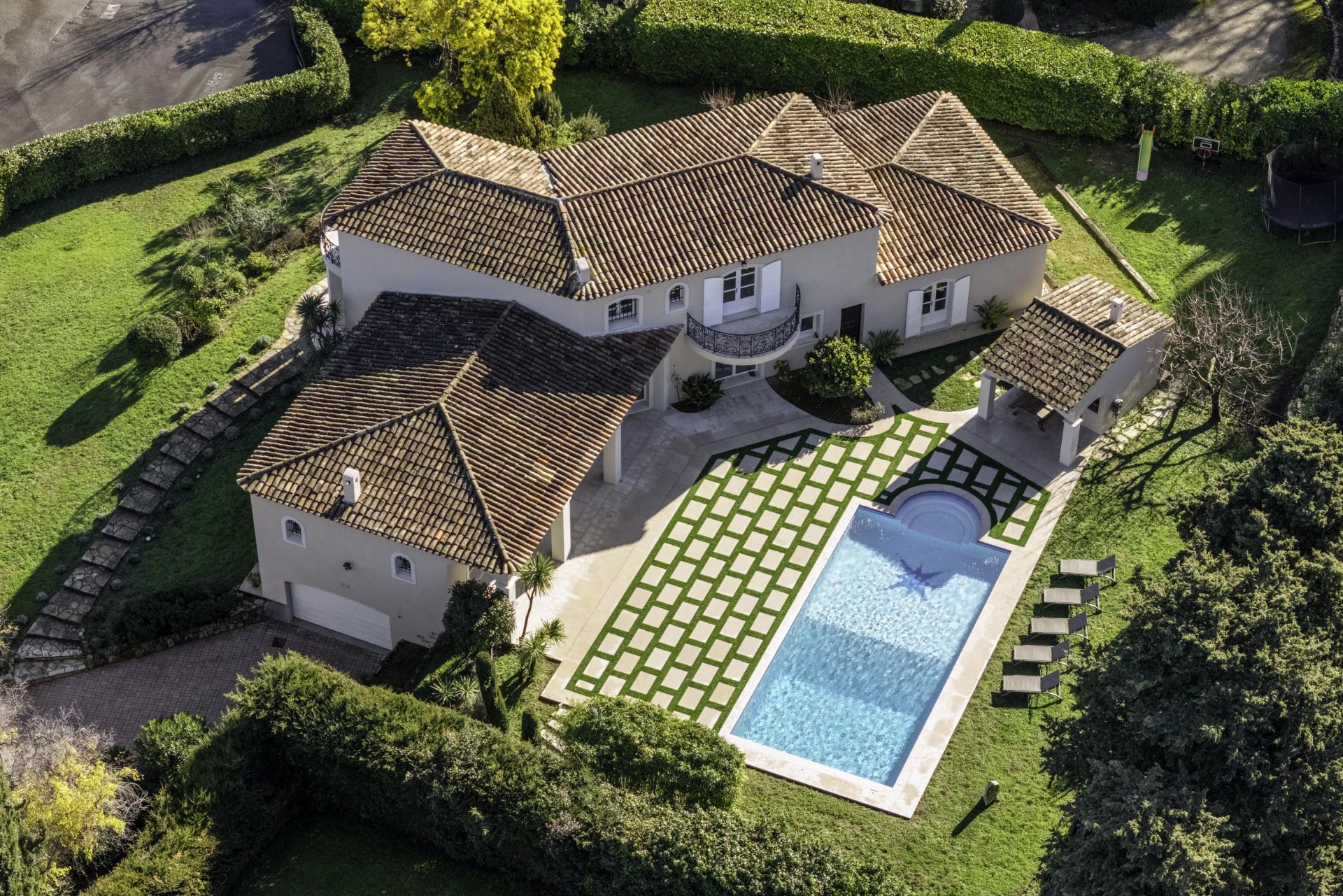 villa 9 Rooms for sale on Valbonne (06560)