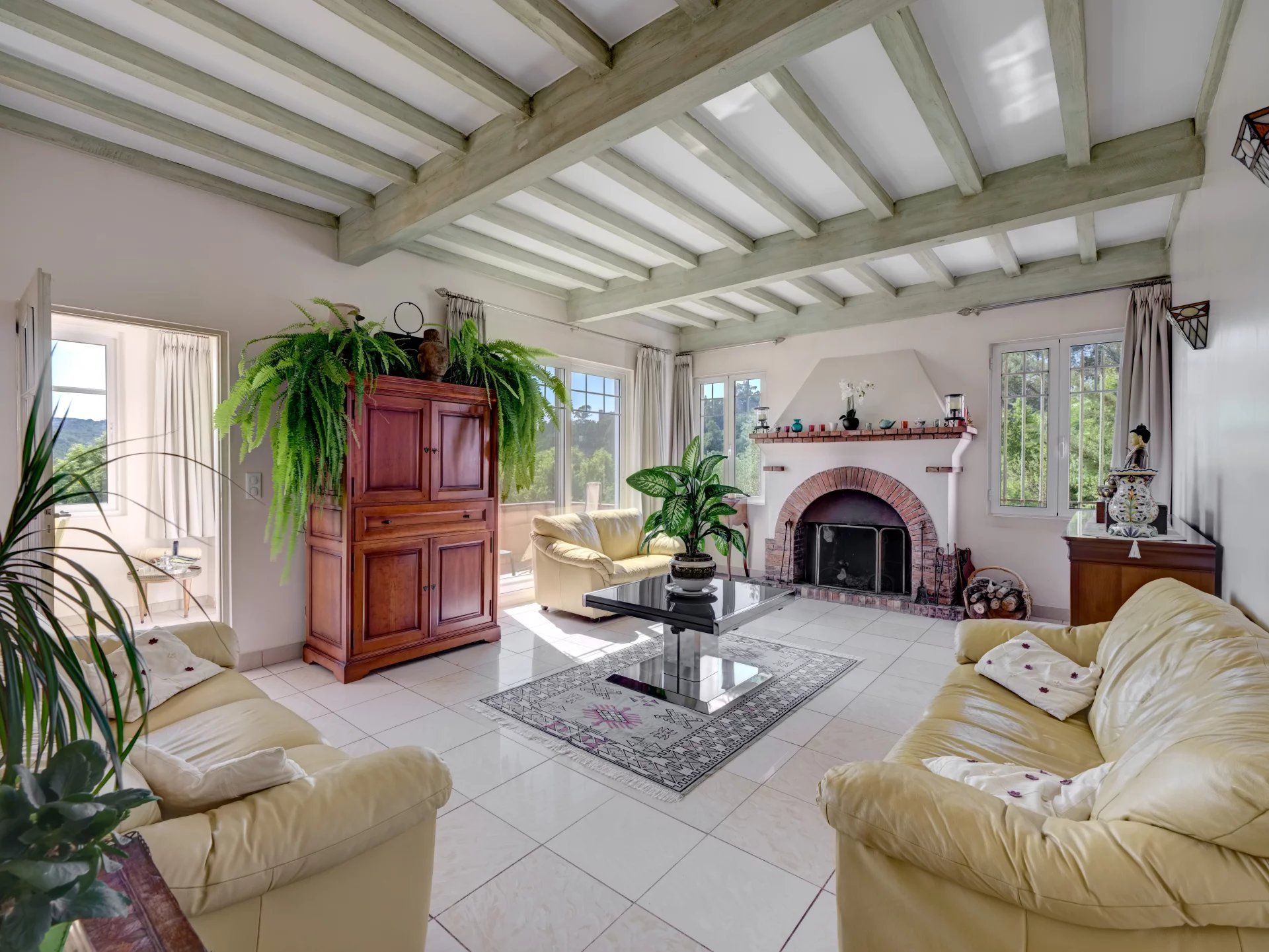 villa 10 Rooms for sale on Villeneuve-Loubet (06270)