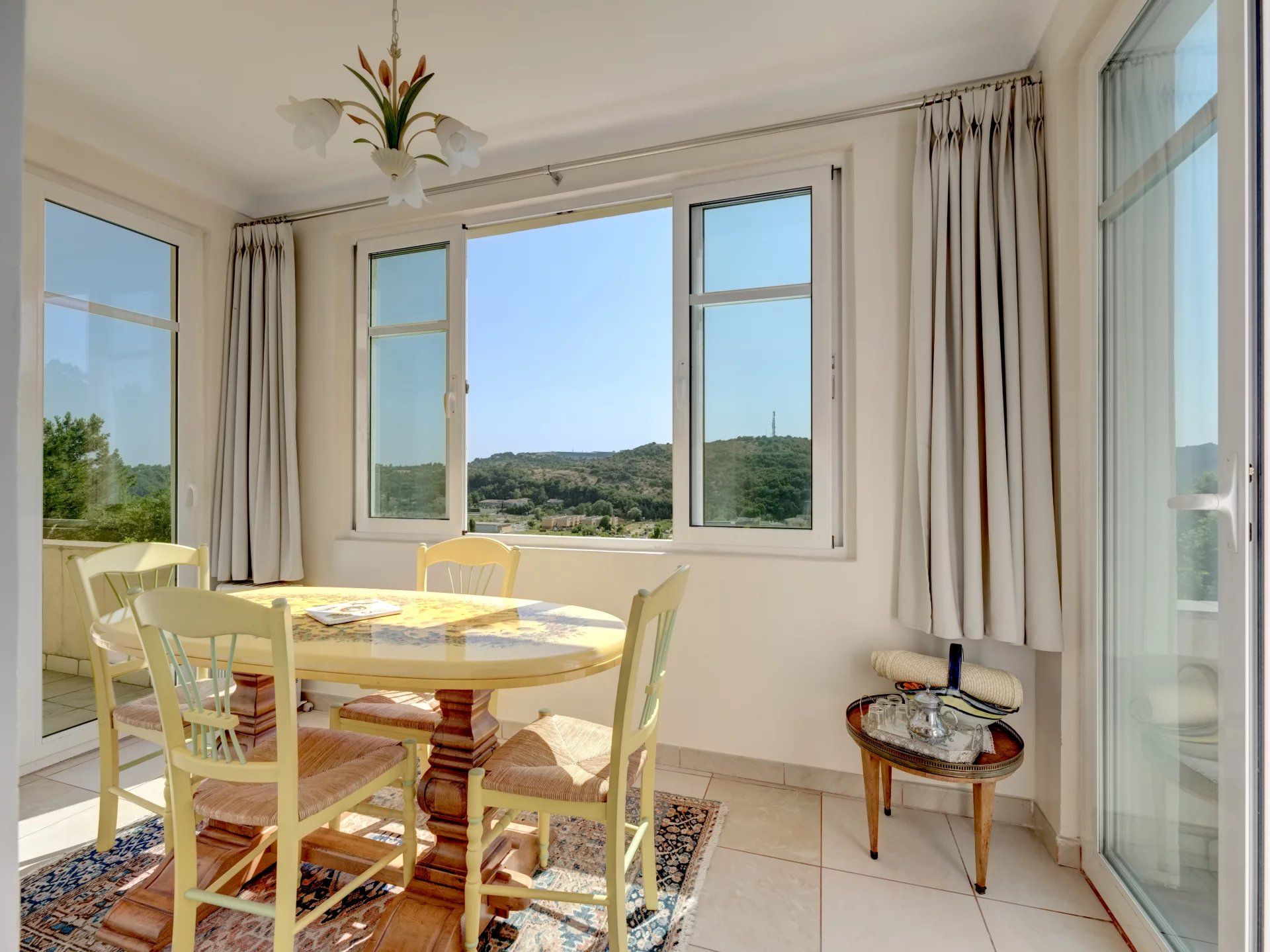 villa 10 Rooms for sale on Villeneuve-Loubet (06270)