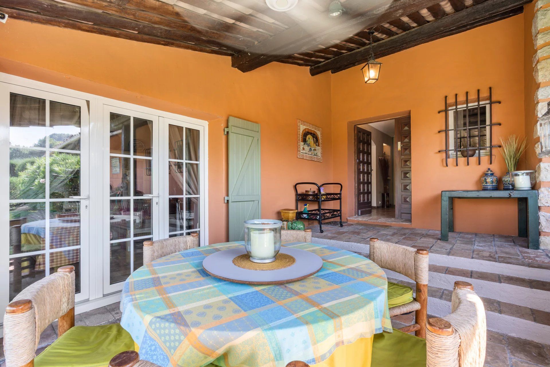 villa 6 Rooms for sale on Mougins (06250)