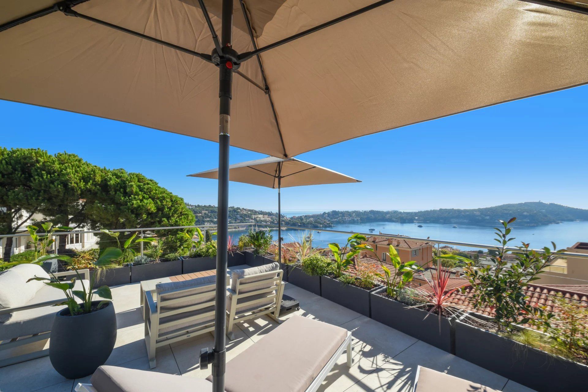 apartment 4 Rooms for sale on Villefranche-sur-Mer (06230)