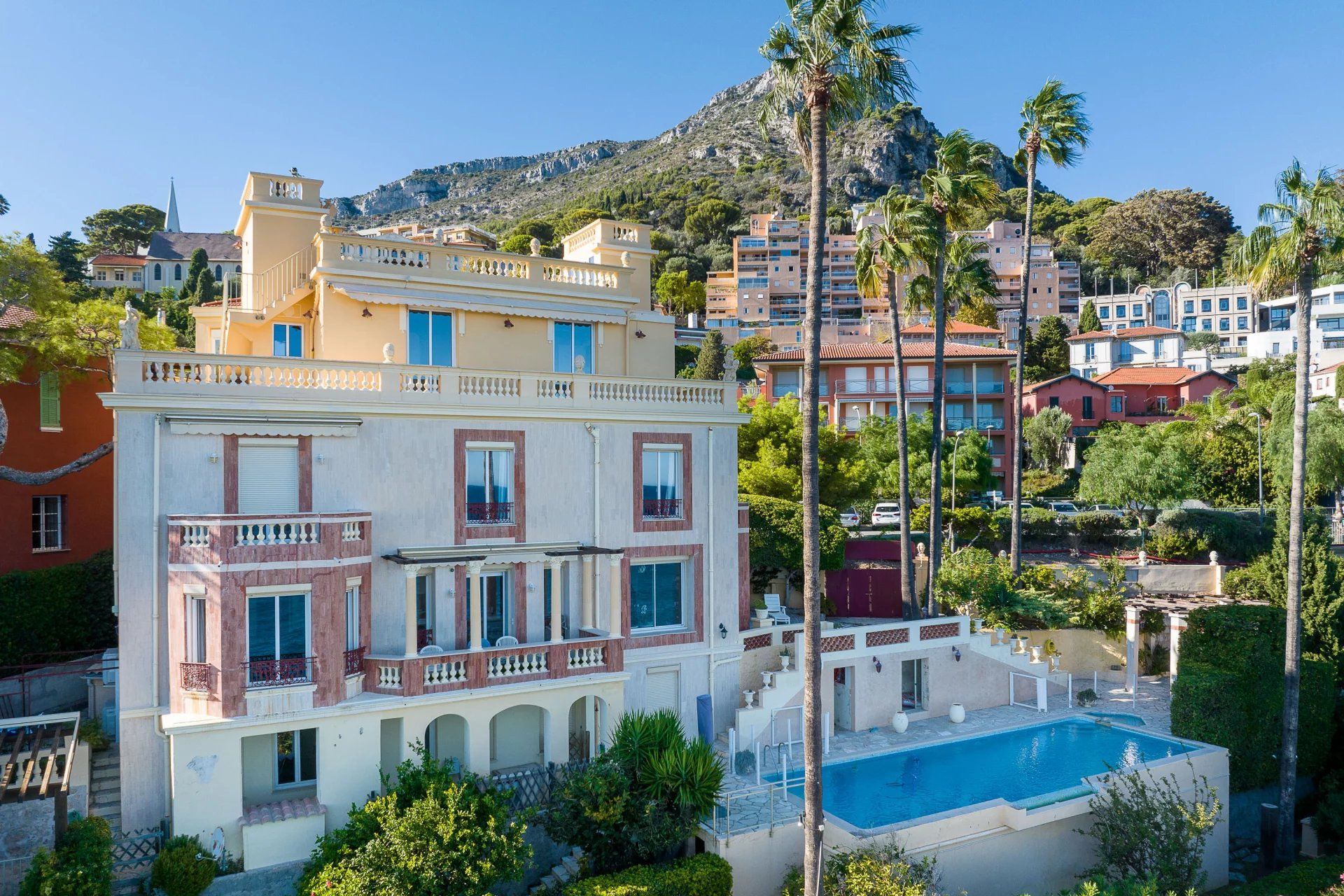 apartment 3 Rooms for sale on Cap-d'Ail (06320)