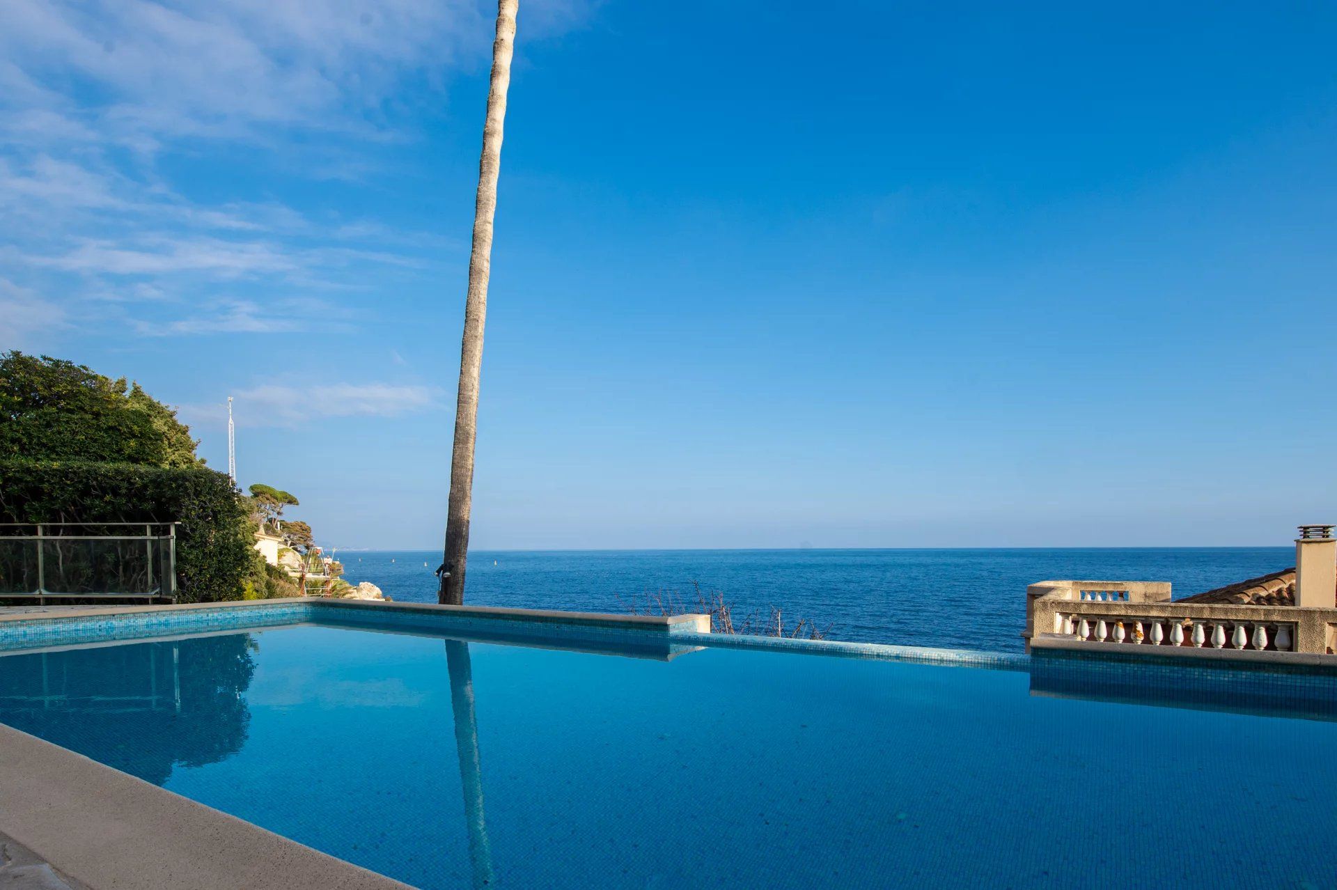 apartment 3 Rooms for sale on Cap-d'Ail (06320)