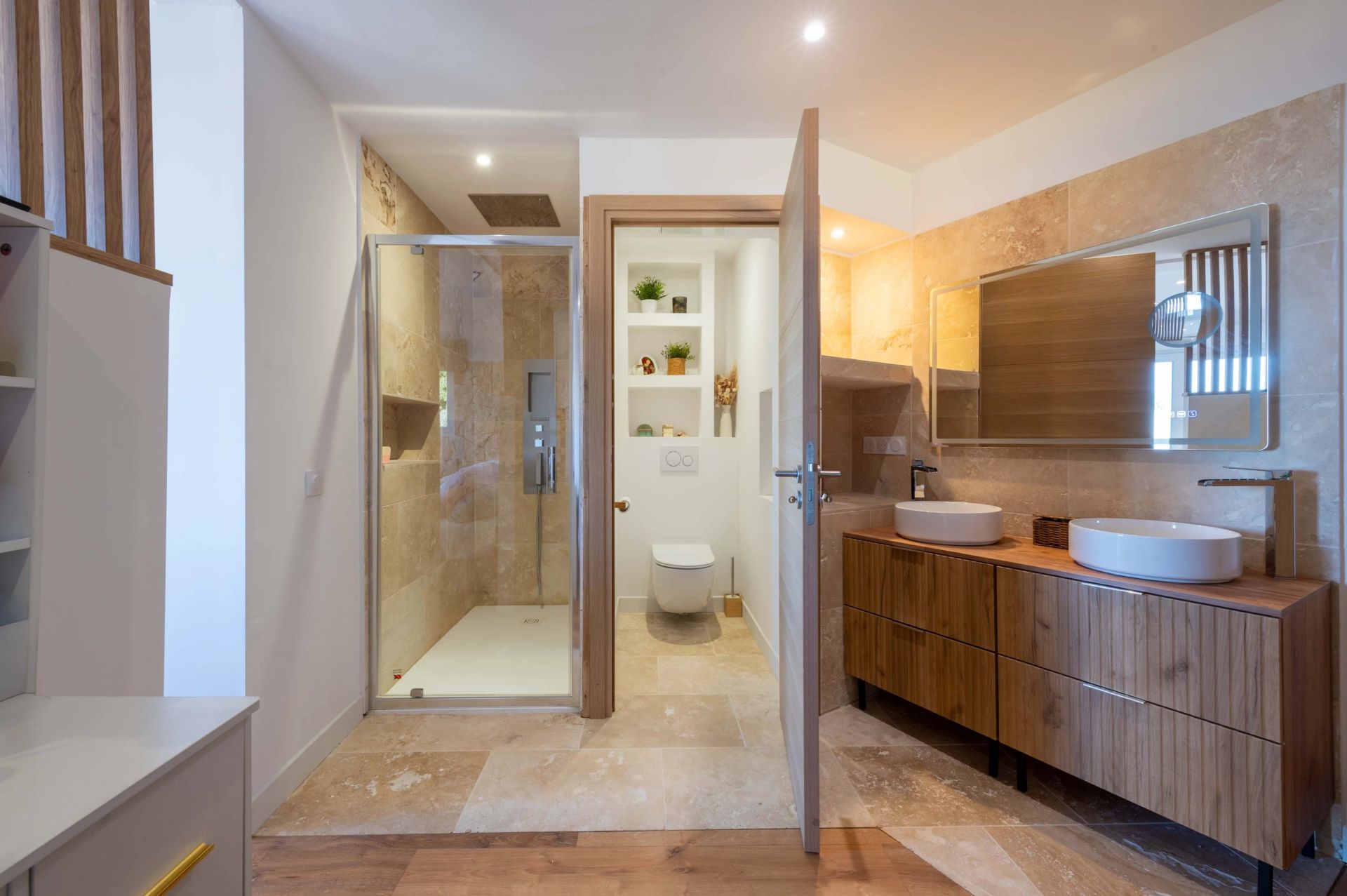 villa 6 Rooms for sale on Golfe-Juan (06220)