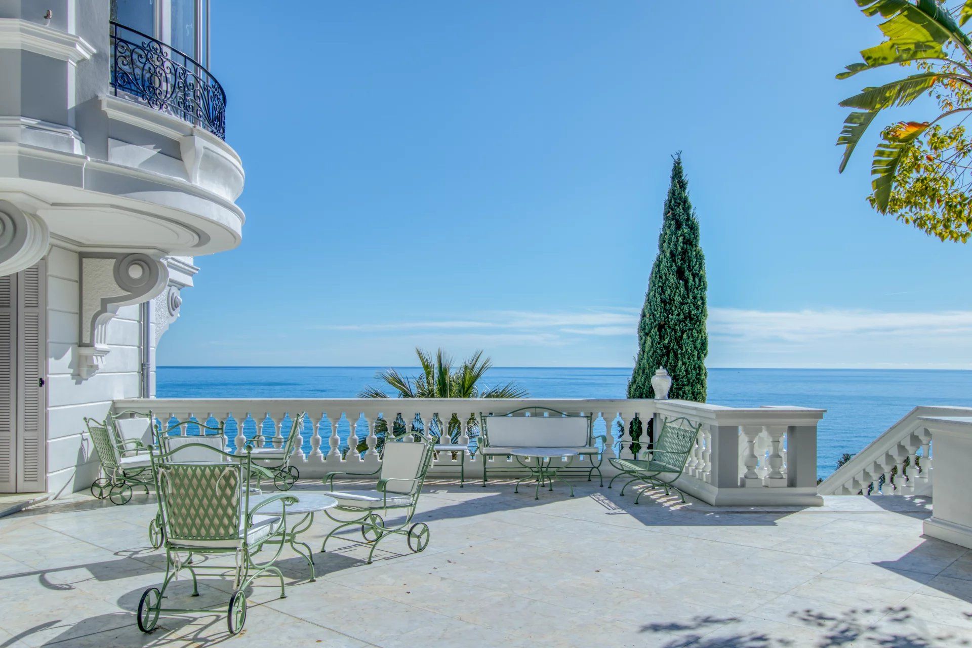 villa 18 Rooms for sale on Cap-d'Ail (06320)