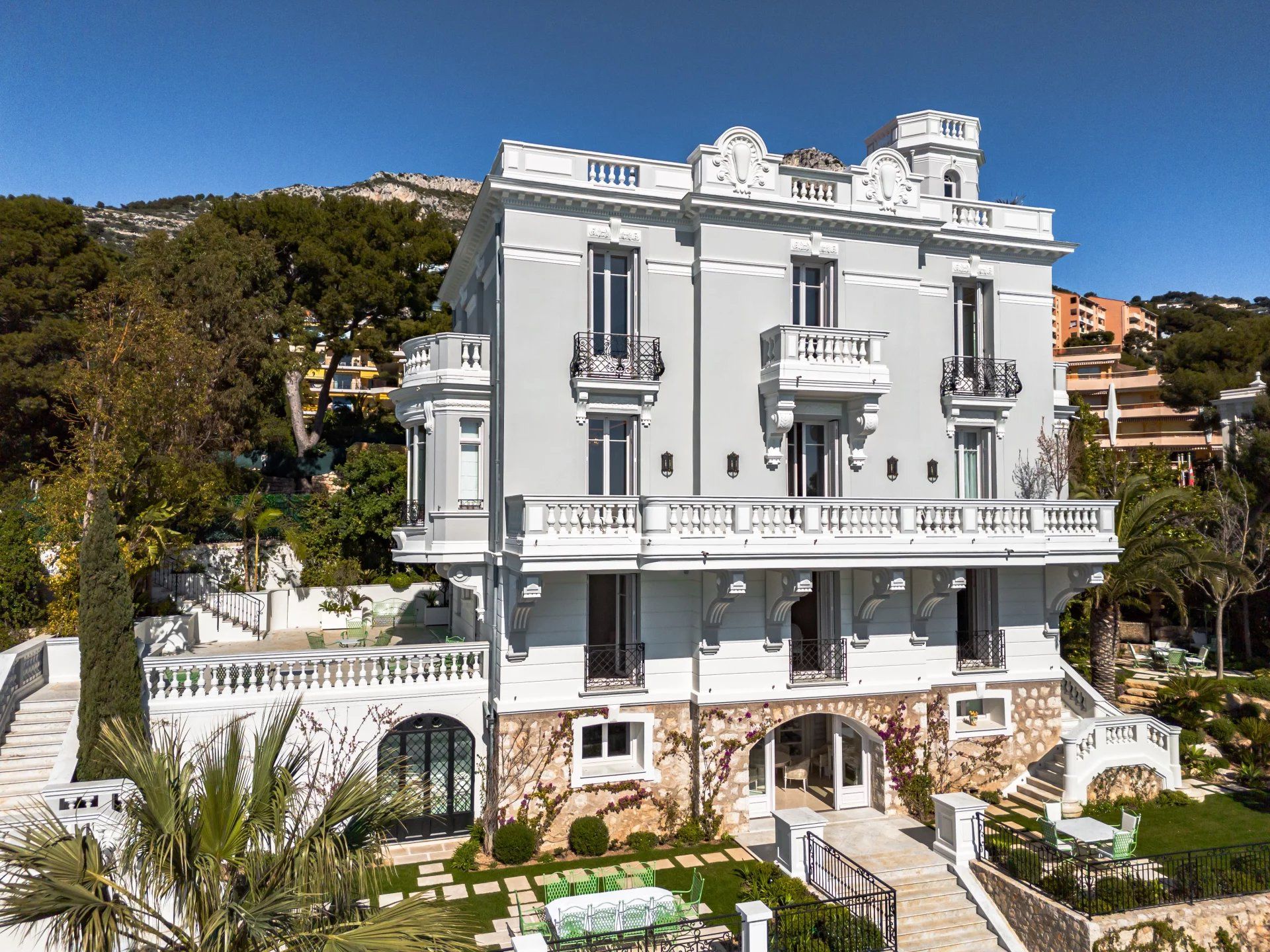 villa 18 Rooms for sale on Cap-d'Ail (06320)