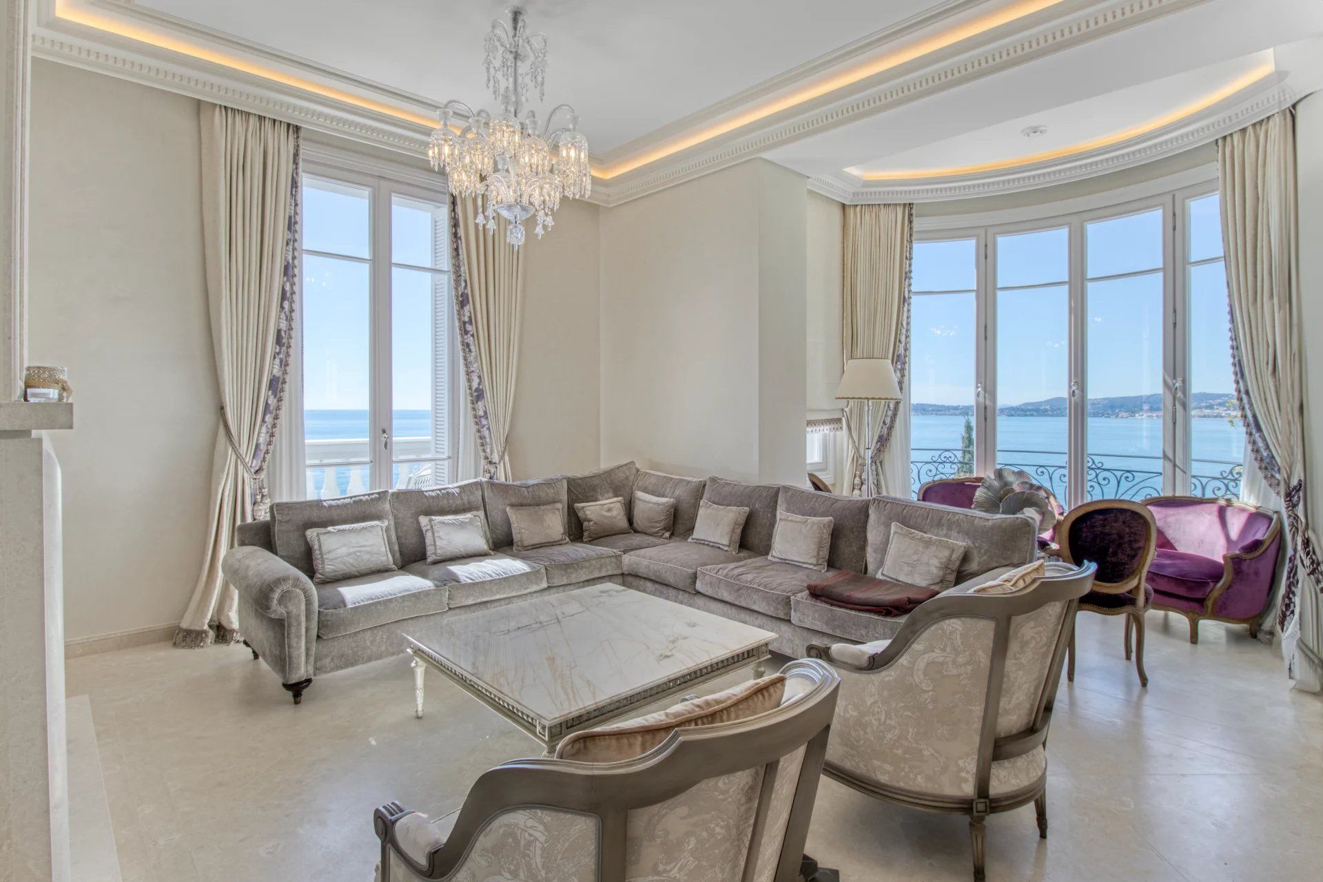 villa 18 Rooms for sale on Cap-d'Ail (06320)