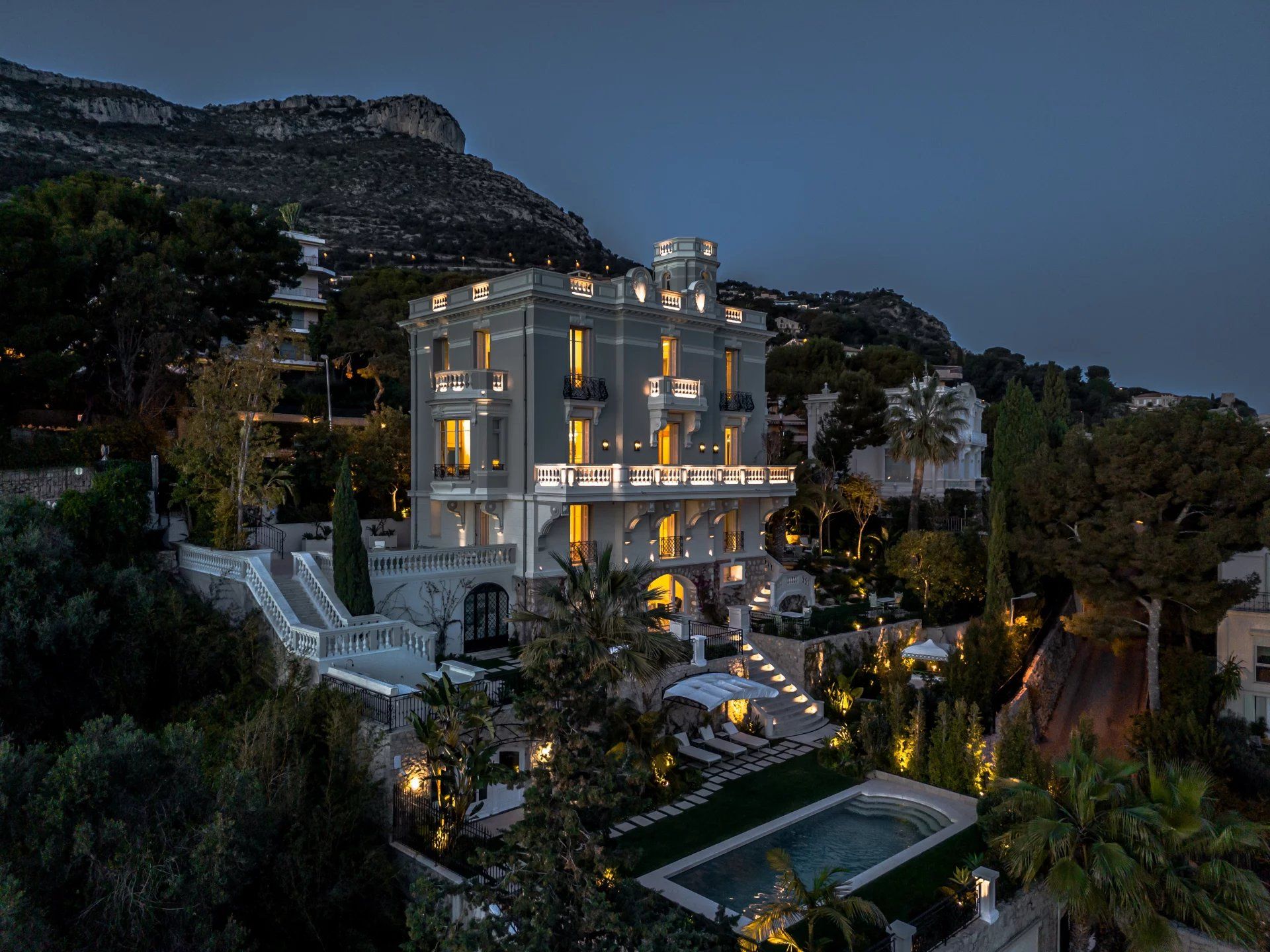 villa 18 Rooms for sale on Cap-d'Ail (06320)