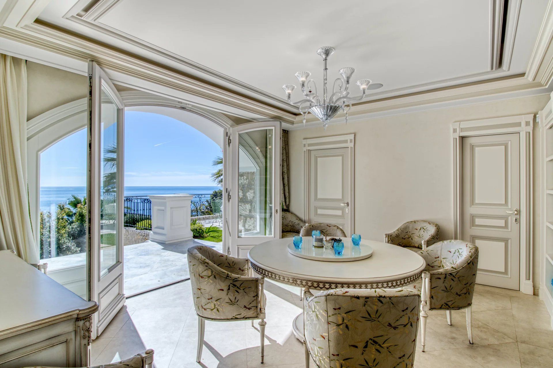 villa 18 Rooms for sale on Cap-d'Ail (06320)