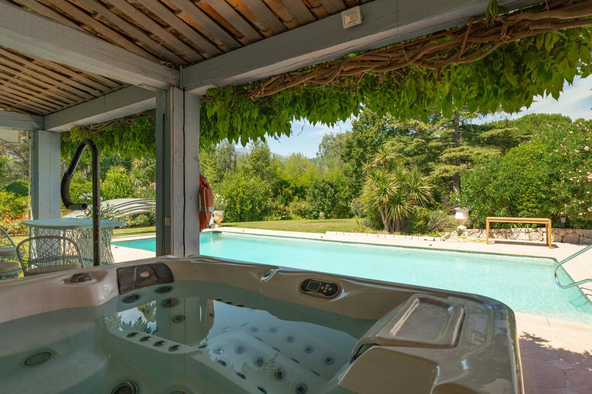 villa 11 Pièces en vente sur Châteauneuf-Grasse (06740)