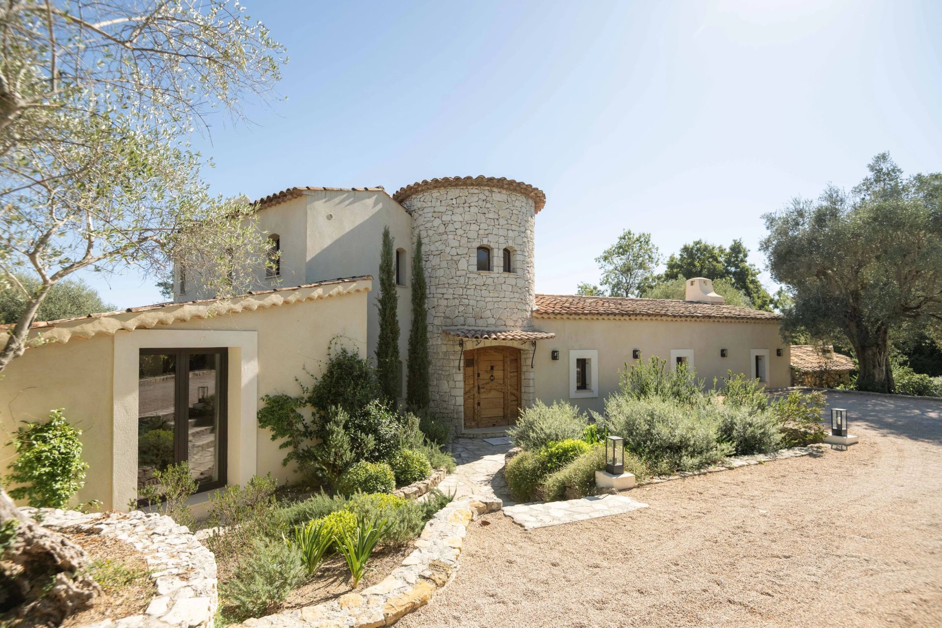 villa 15 Rooms for seasonal rent on Opio (06650)