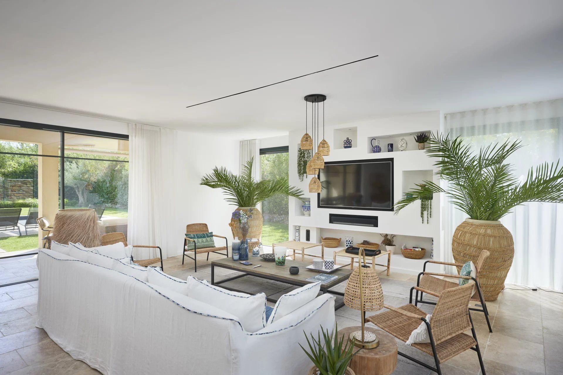 villa 6 Rooms for seasonal rent on Saint-Tropez (83990)