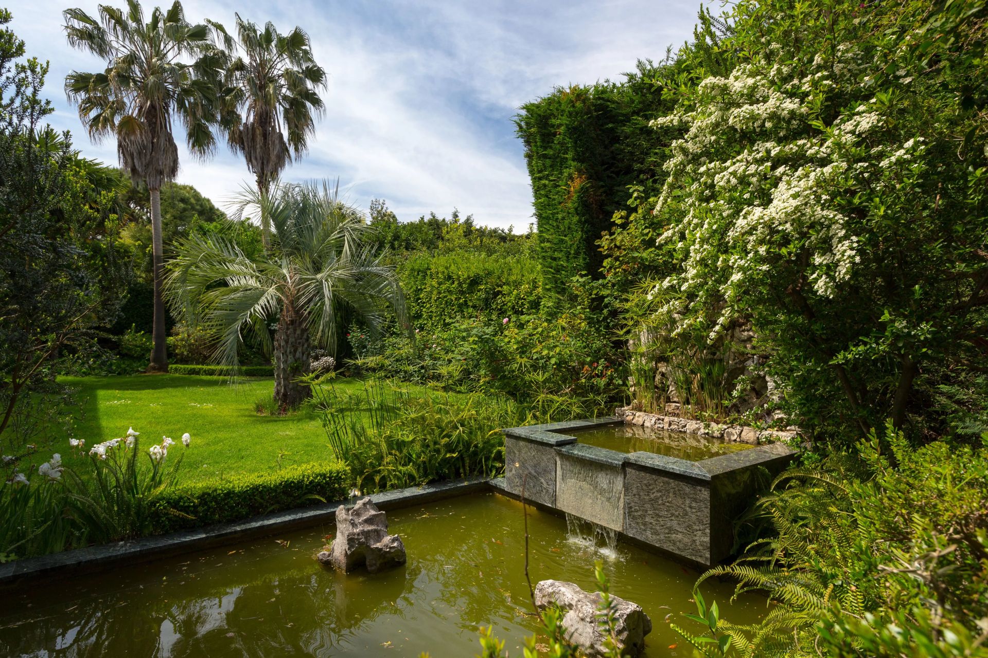 villa 10 Rooms for sale on Antibes (06160)