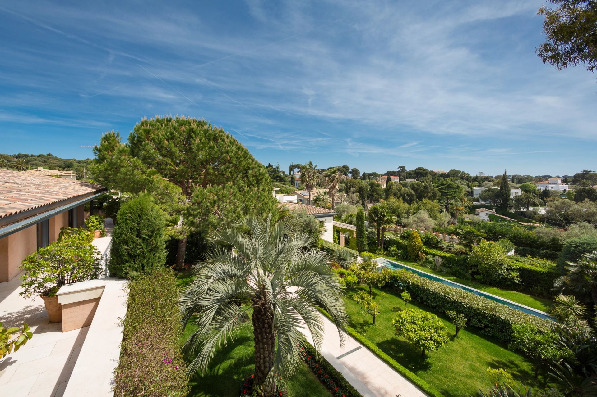 villa 10 Rooms for sale on Antibes (06160)