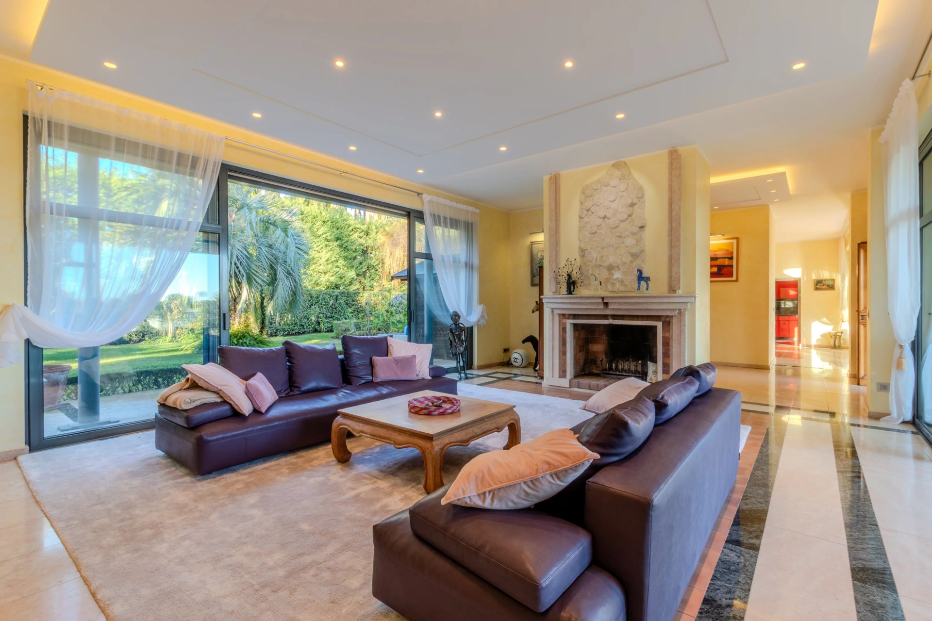 villa 10 Rooms for sale on Antibes (06160)