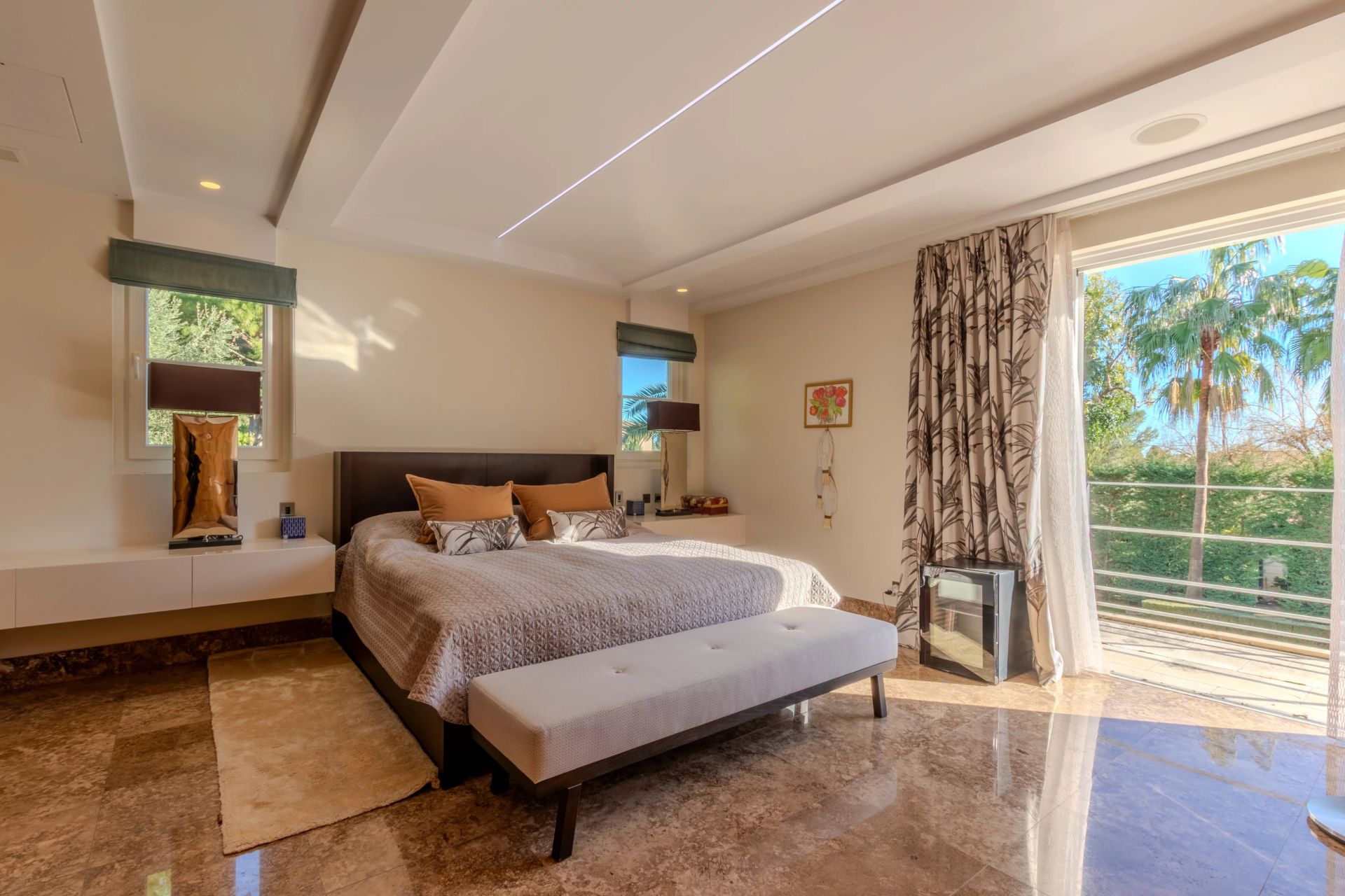 villa 7 Rooms for sale on Antibes (06160)