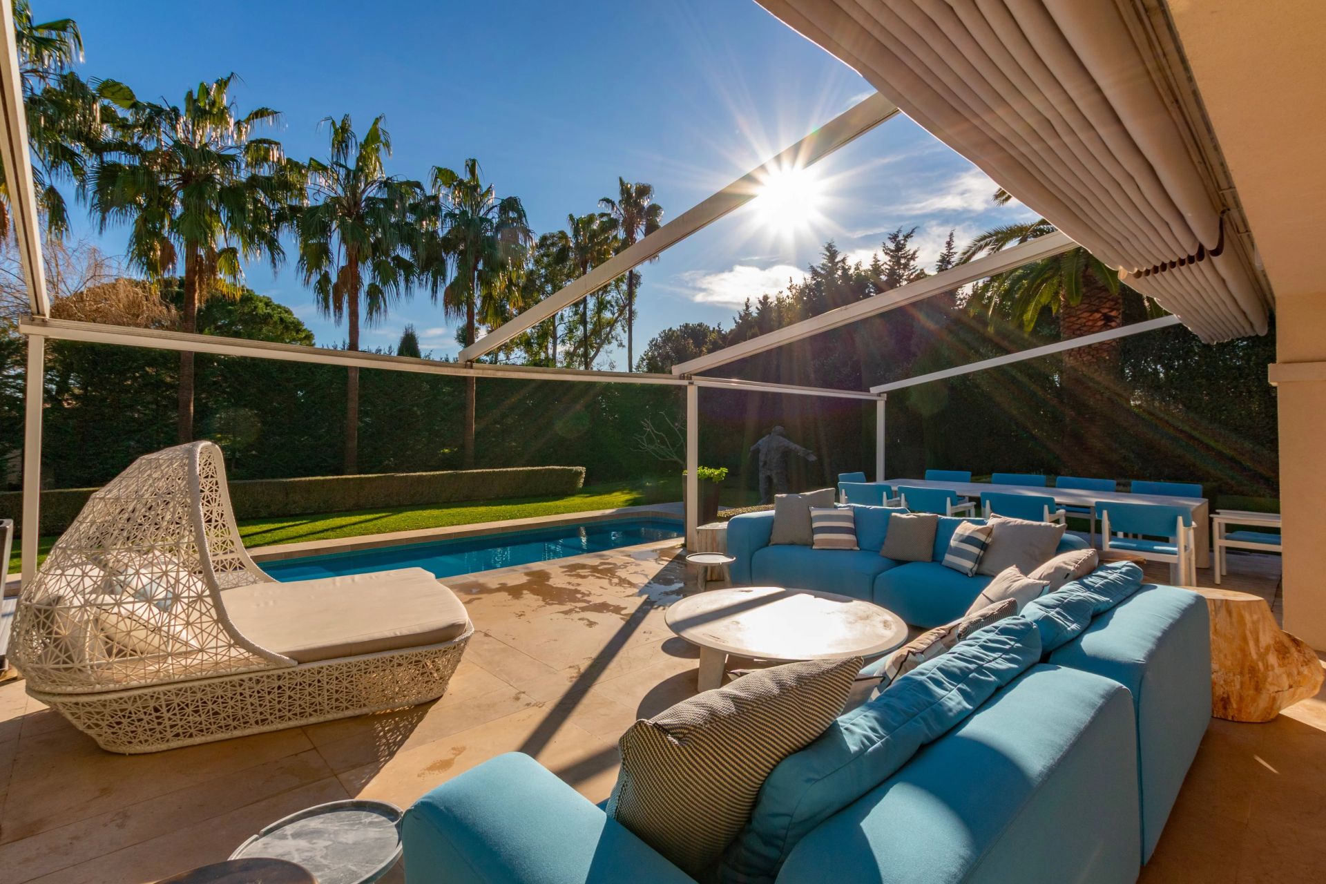 villa 7 Rooms for sale on Antibes (06160)