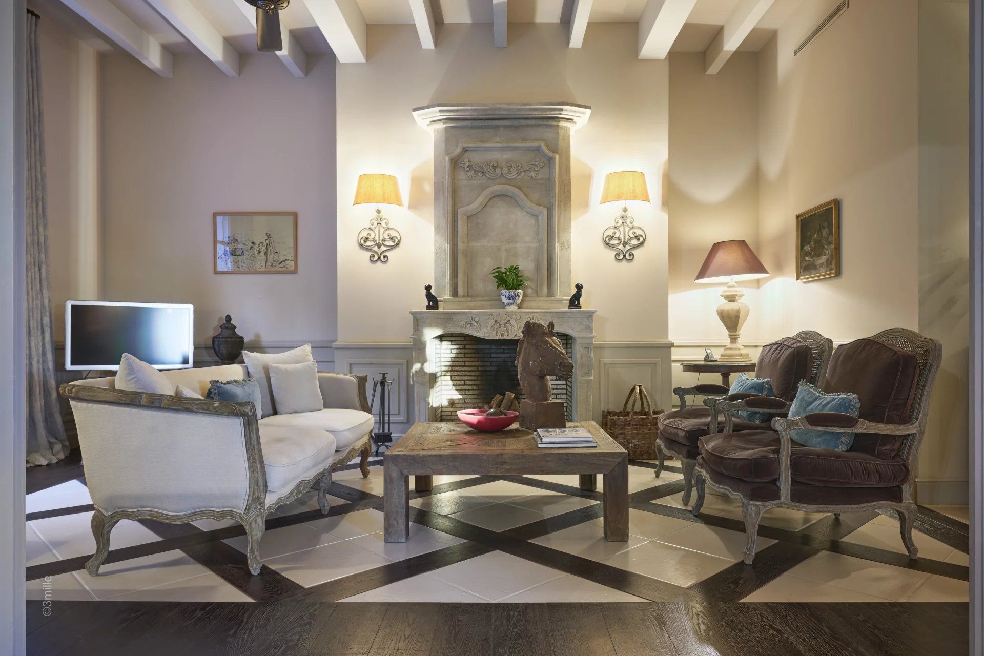 villa 8 Rooms for sale on Antibes (06160)