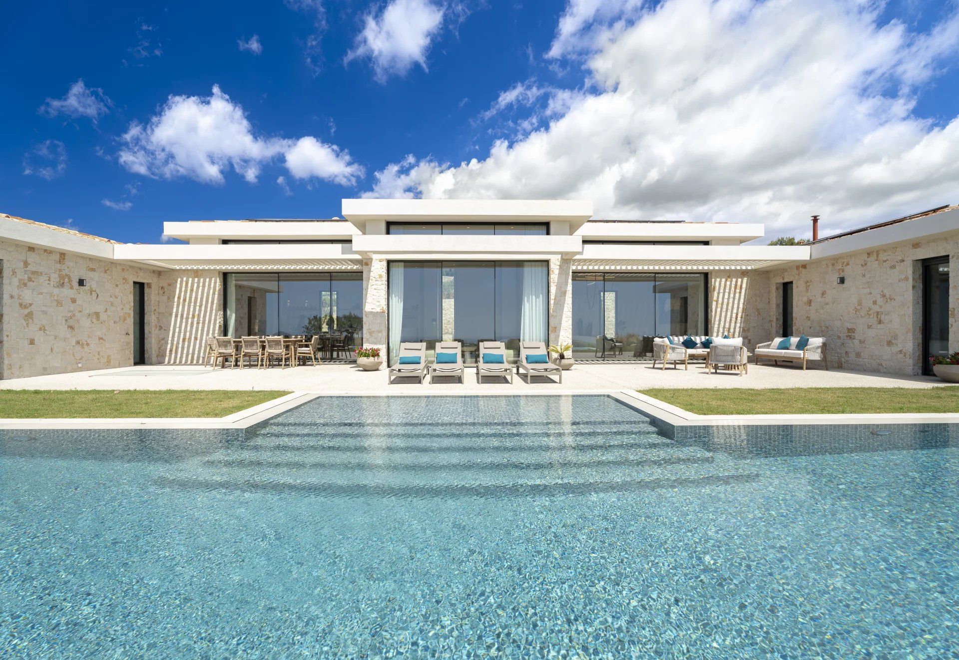 villa 7 Pièces en vente sur Roquefort-les-Pins (06330)