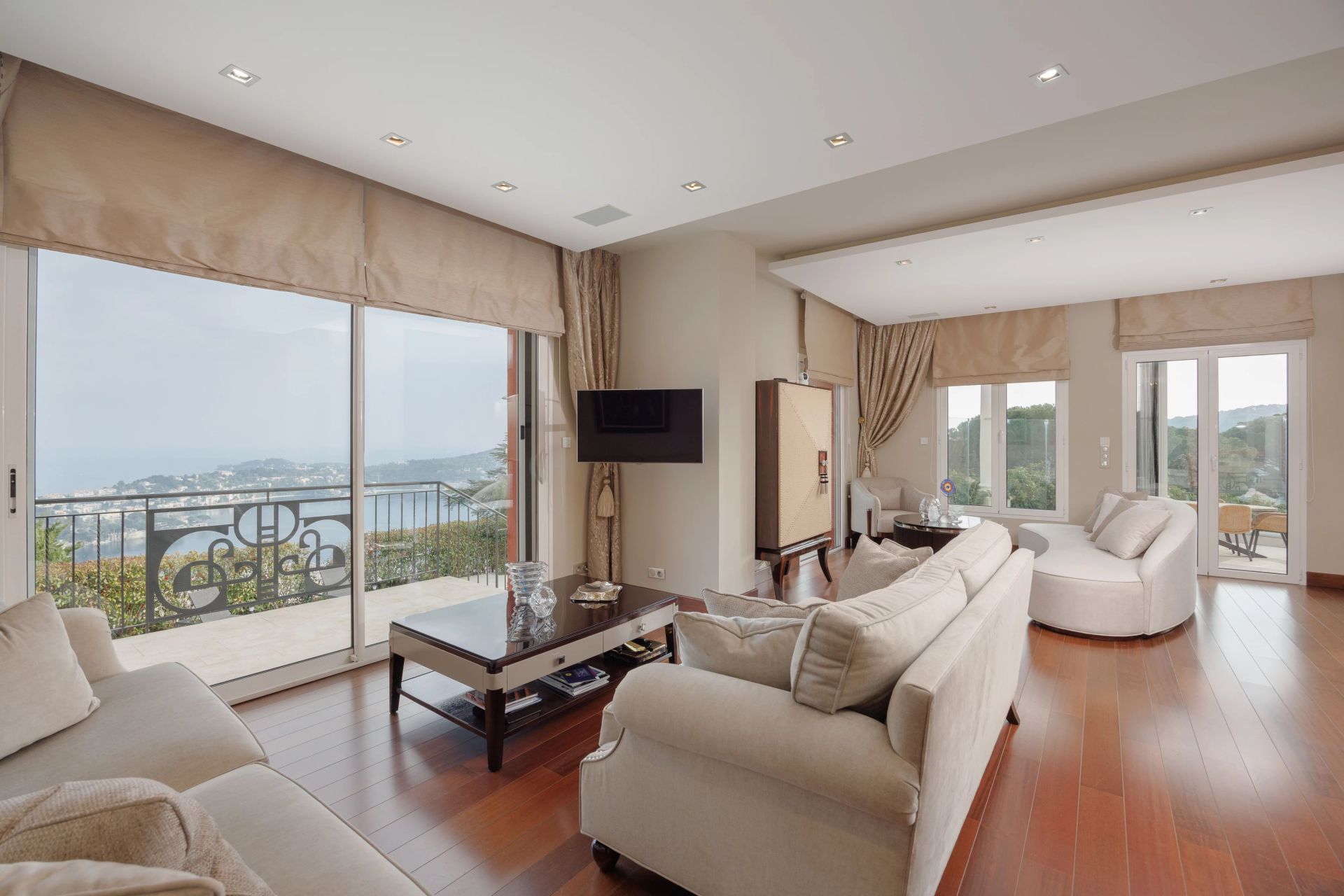 villa 10 Rooms for sale on Villefranche-sur-Mer (06230)