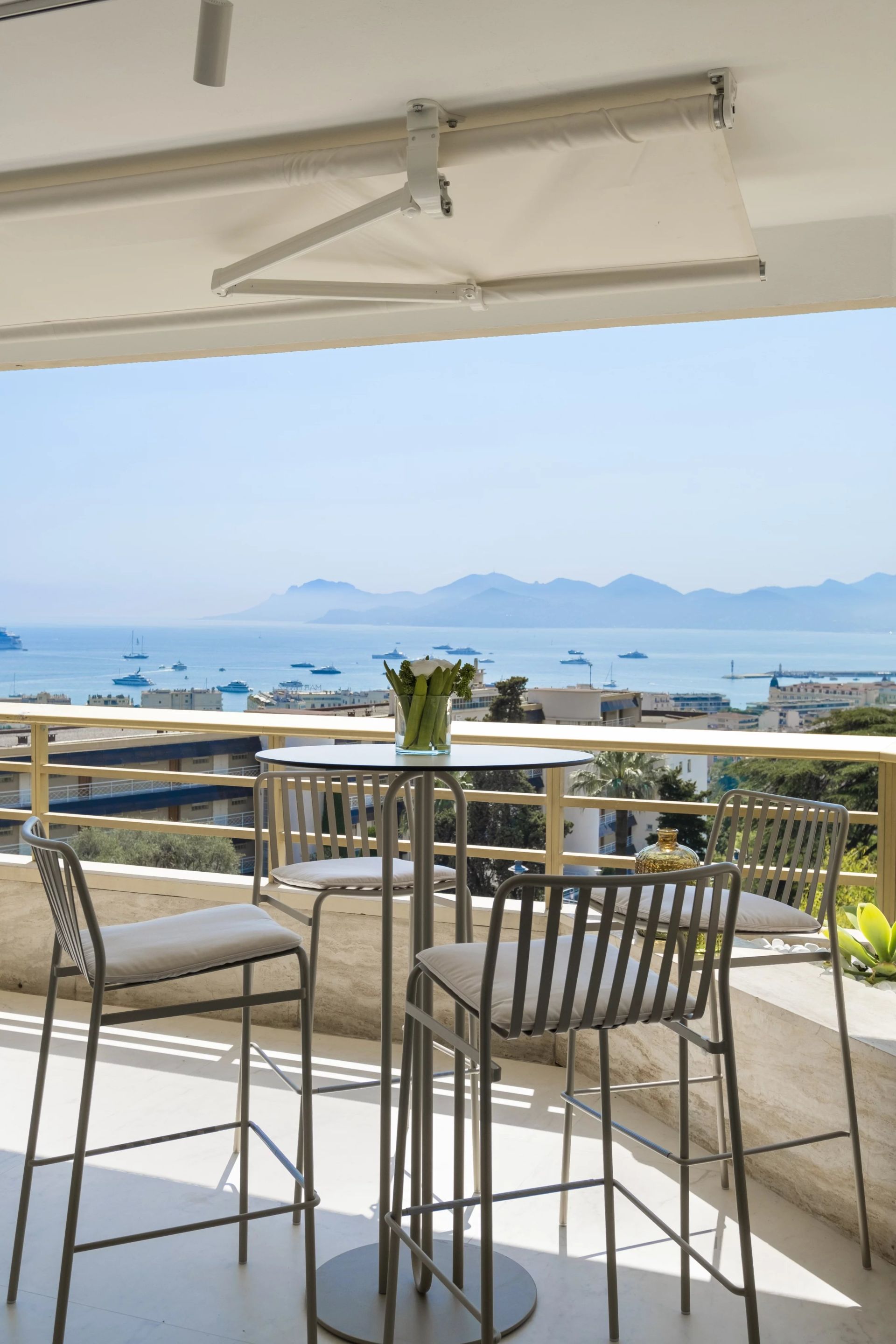 apartment 4 Rooms for sale on Cannes (06400)