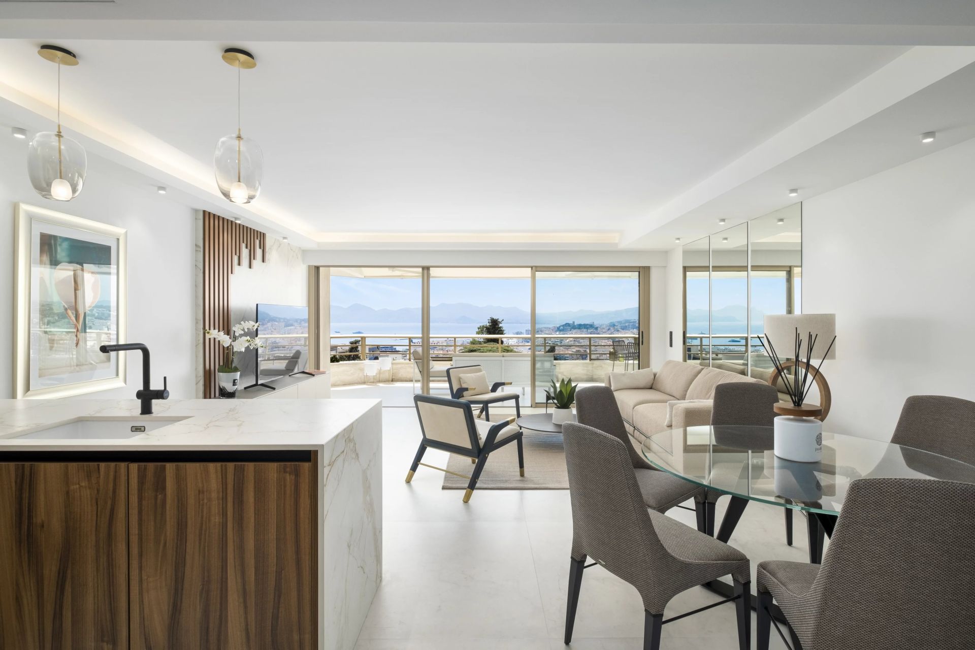 apartment 4 Rooms for sale on Cannes (06400)