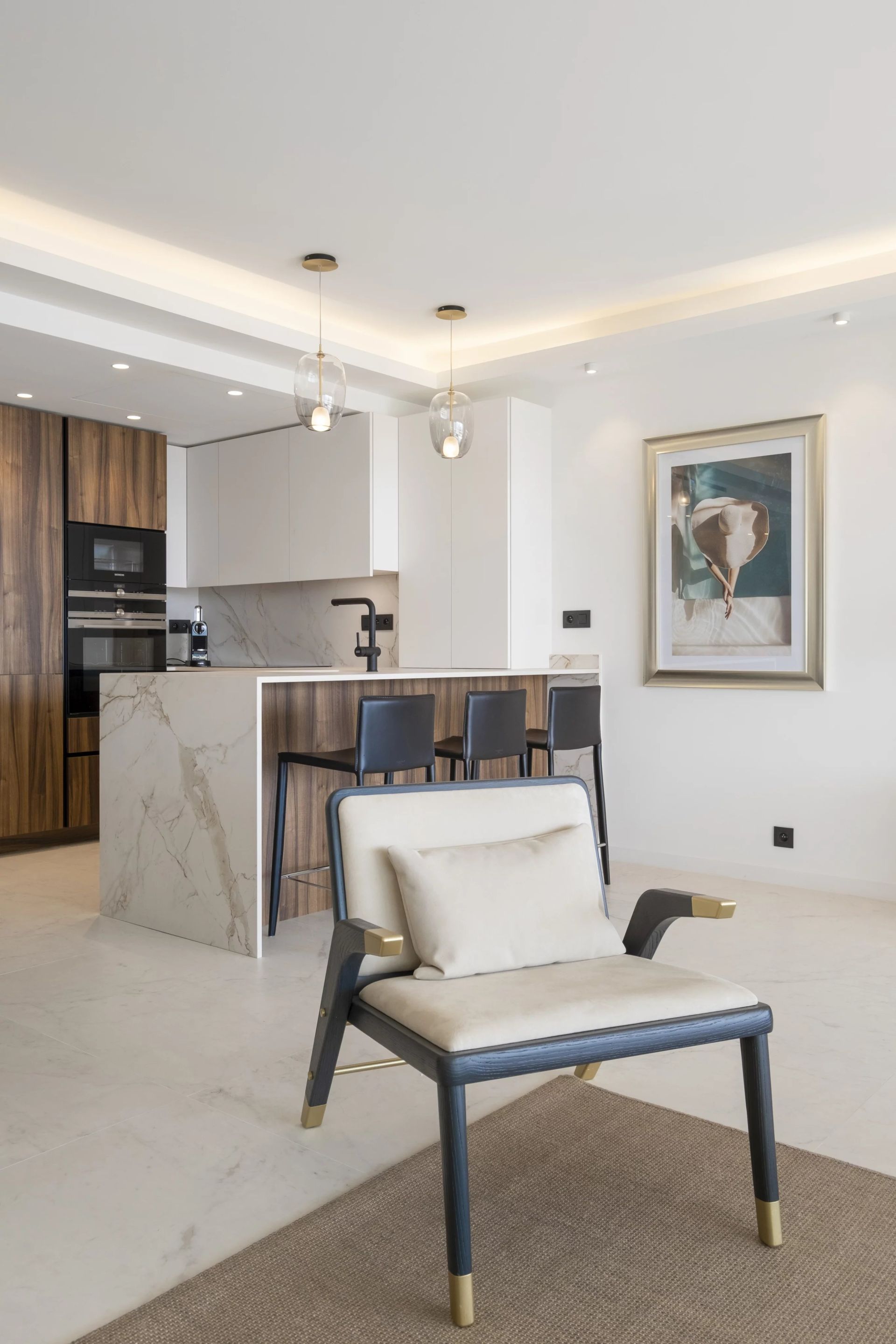 apartment 4 Rooms for sale on Cannes (06400)