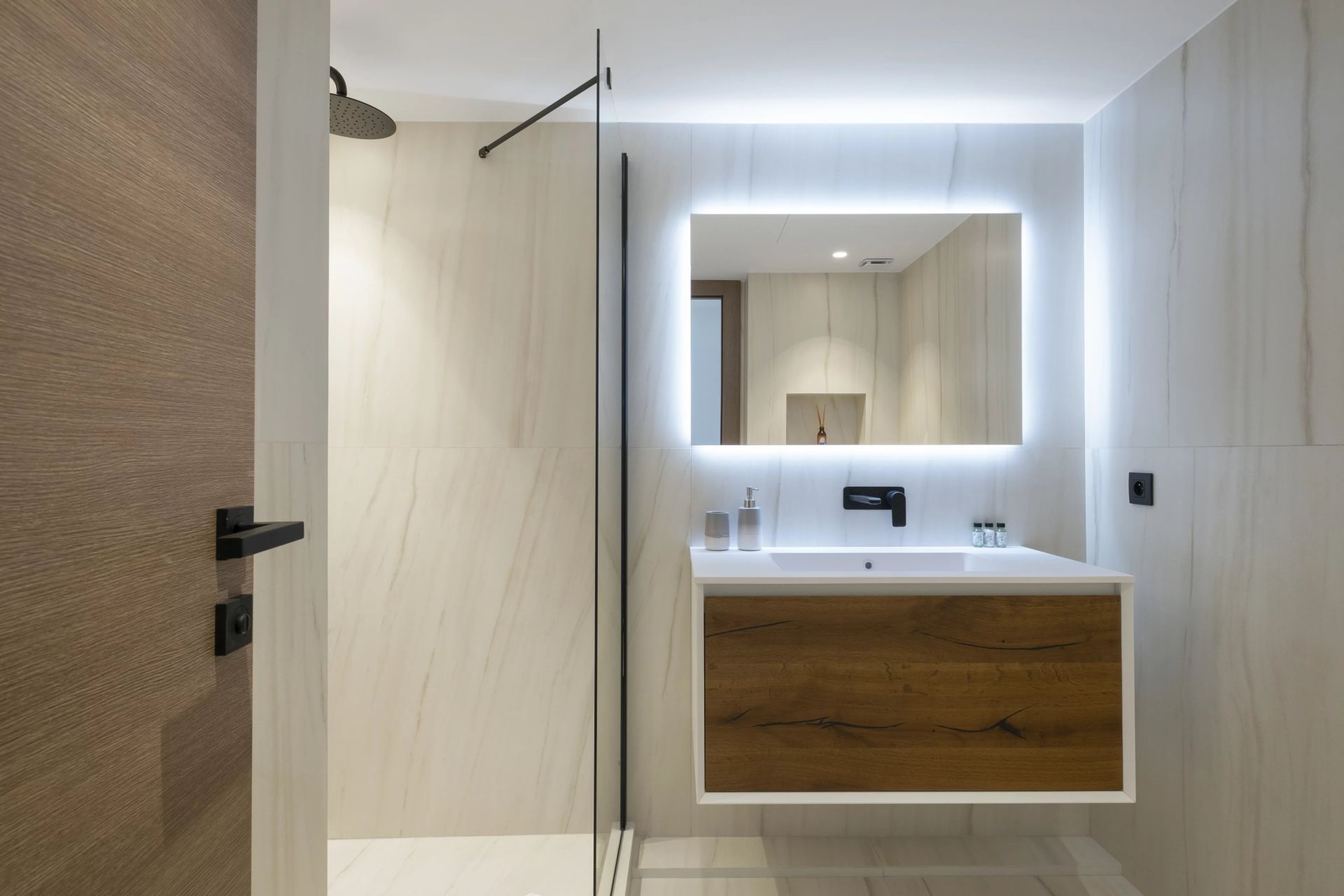 apartment 4 Rooms for sale on Cannes (06400)