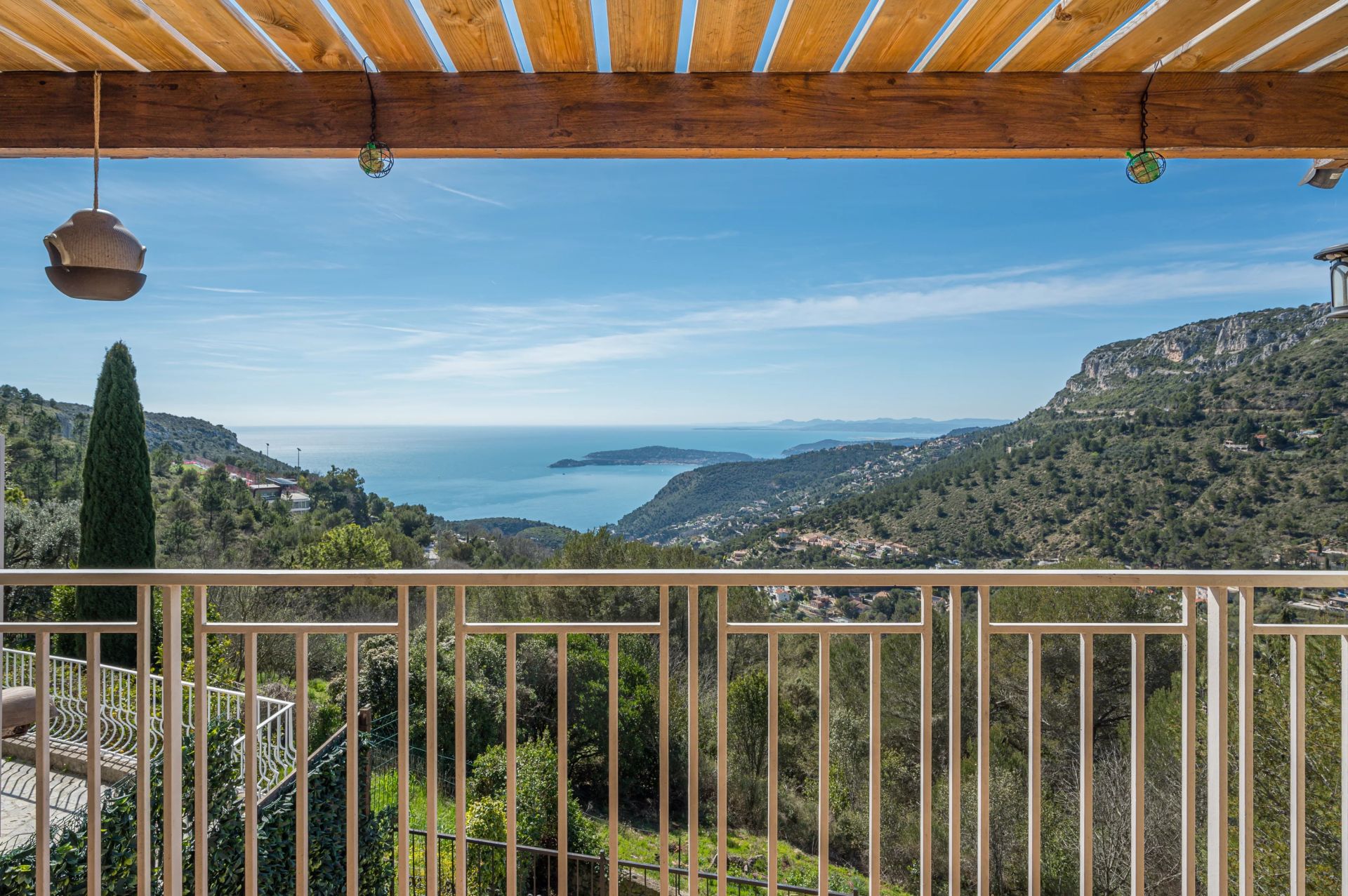 villa 4 Rooms for sale on La Turbie (06320)