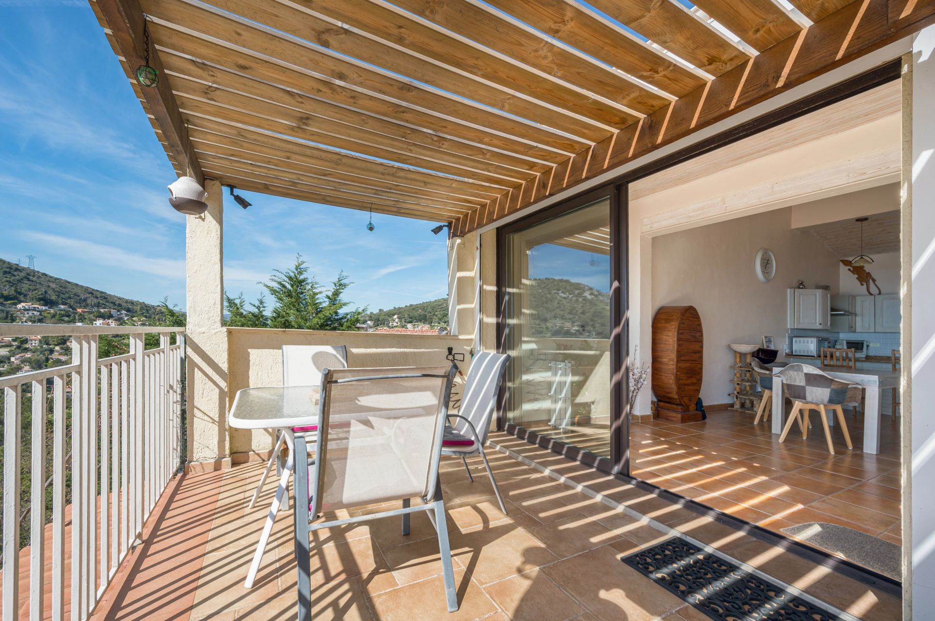 villa 4 Rooms for sale on La Turbie (06320)