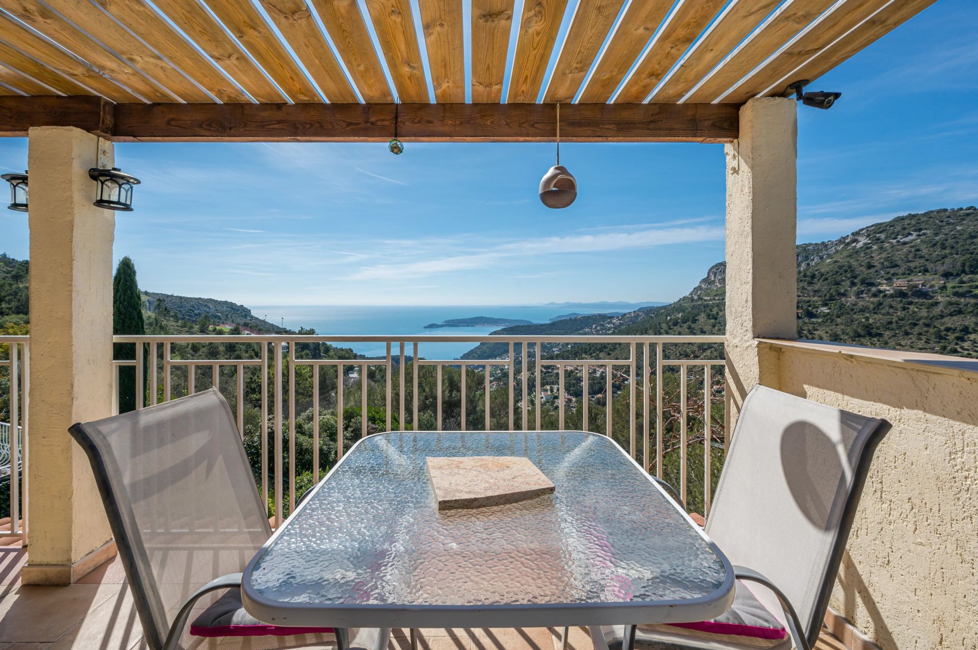 villa 4 Rooms for sale on La Turbie (06320)