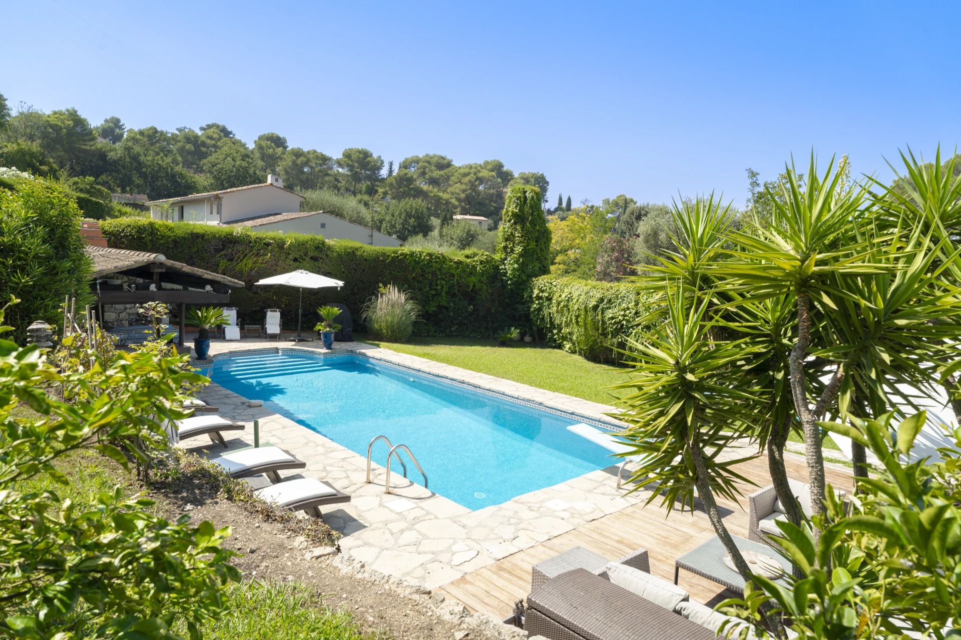 villa 6 Rooms for sale on Mougins (06250)