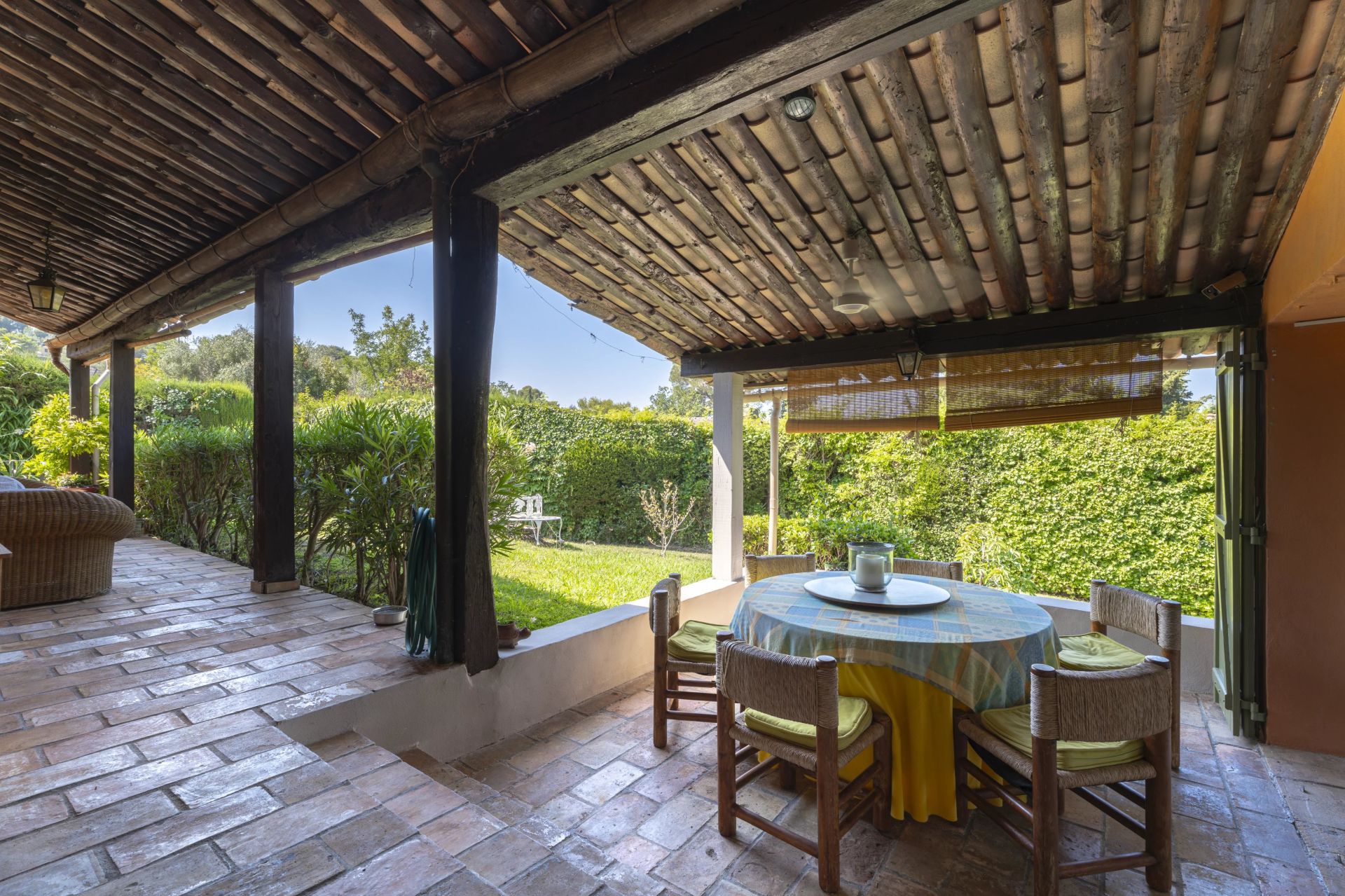 villa 6 Rooms for sale on Mougins (06250)