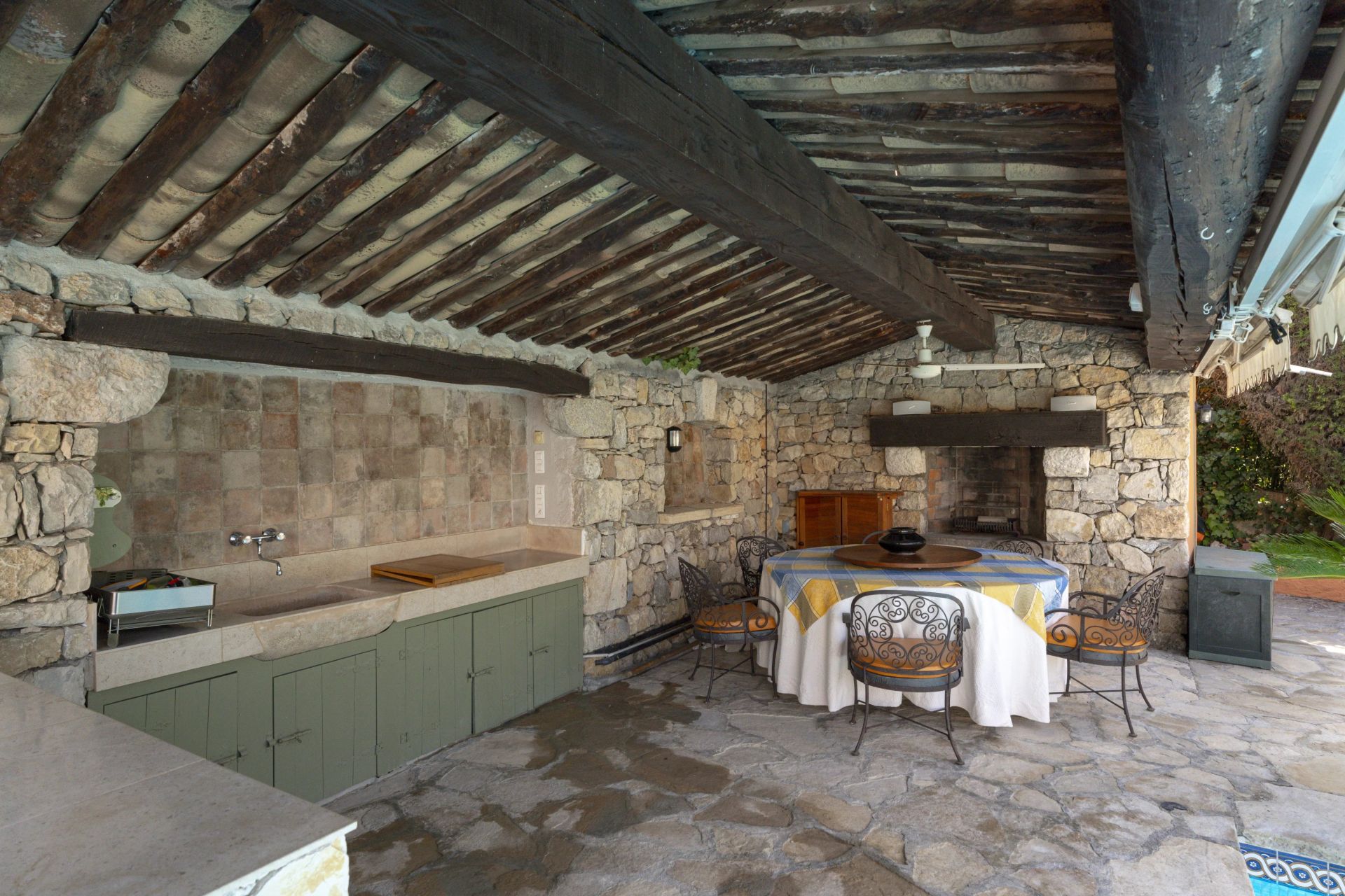 villa 6 Rooms for sale on Mougins (06250)