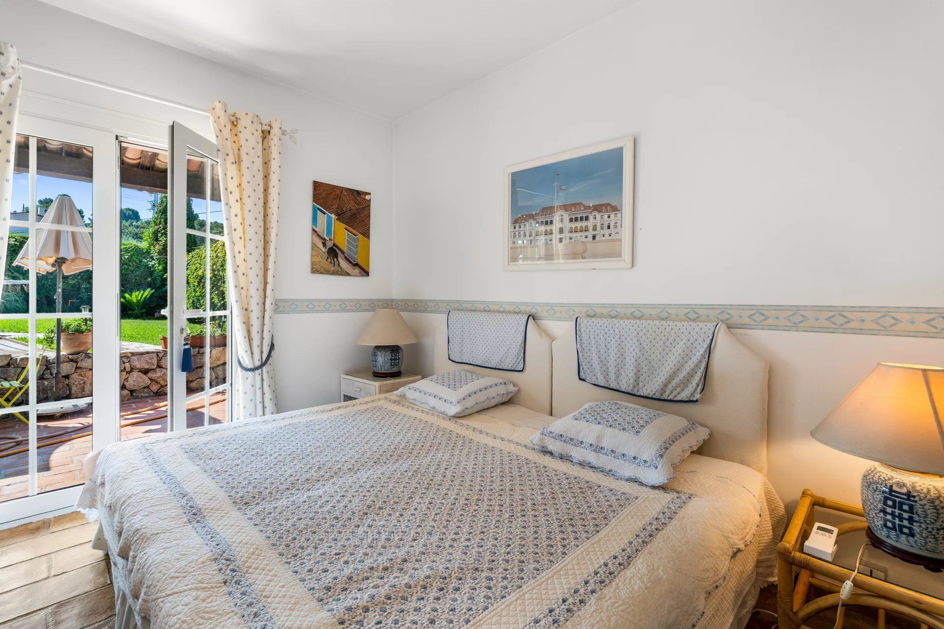 villa 6 Rooms for sale on Mougins (06250)