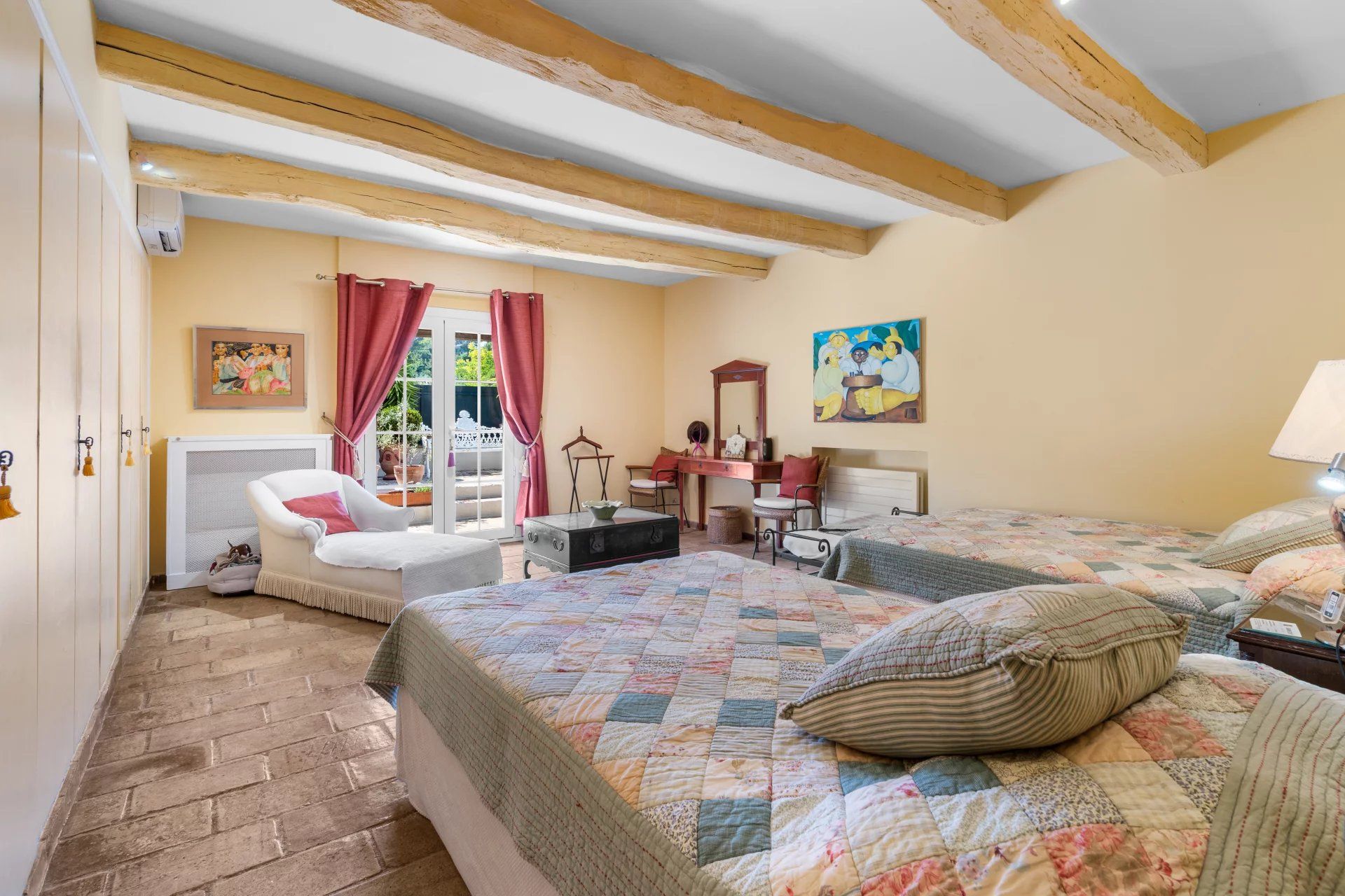 villa 6 Rooms for sale on Mougins (06250)