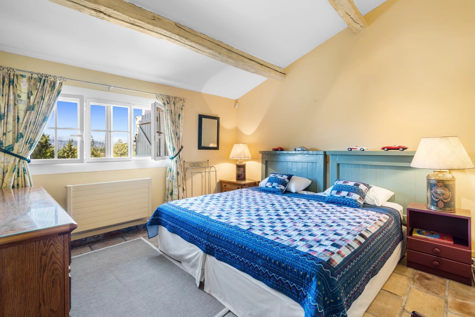 villa 6 Rooms for sale on Mougins (06250)