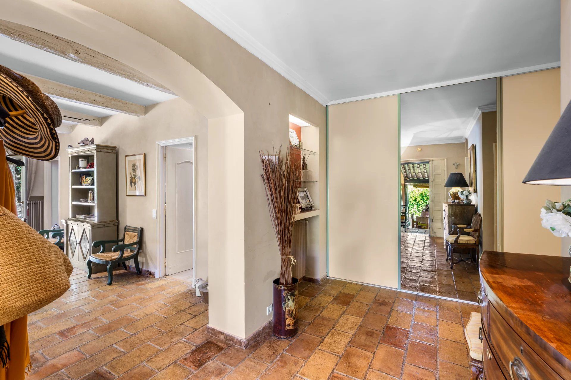 villa 6 Rooms for sale on Mougins (06250)