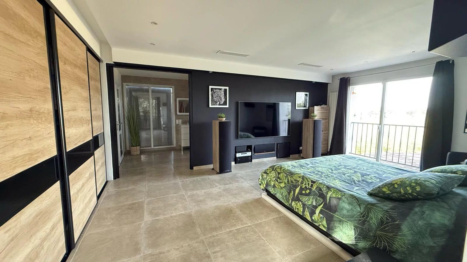 villa 4 Rooms for sale on Saint-Tropez (83990)