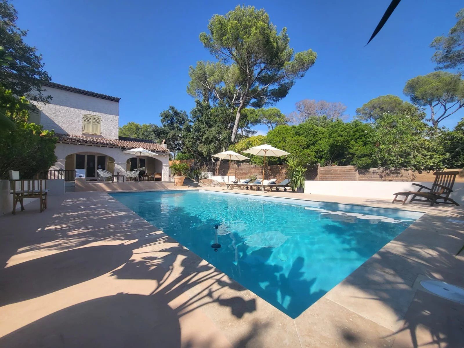 villa 7 Rooms for sale on Saint-Raphaël (83700)
