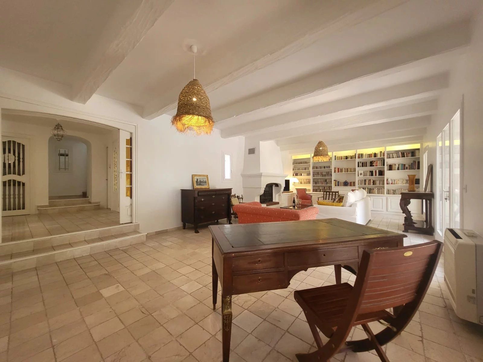 villa 7 Rooms for sale on Saint-Raphaël (83700)