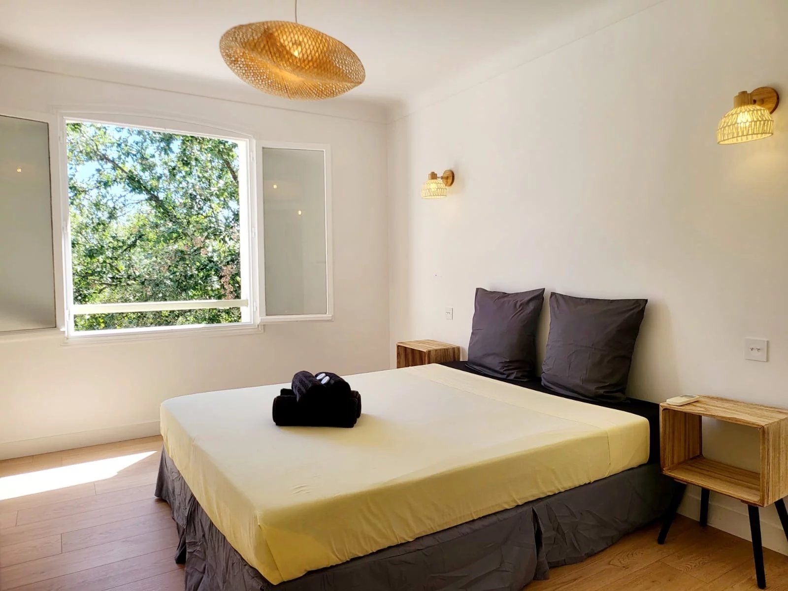 villa 7 Rooms for sale on Saint-Raphaël (83700)