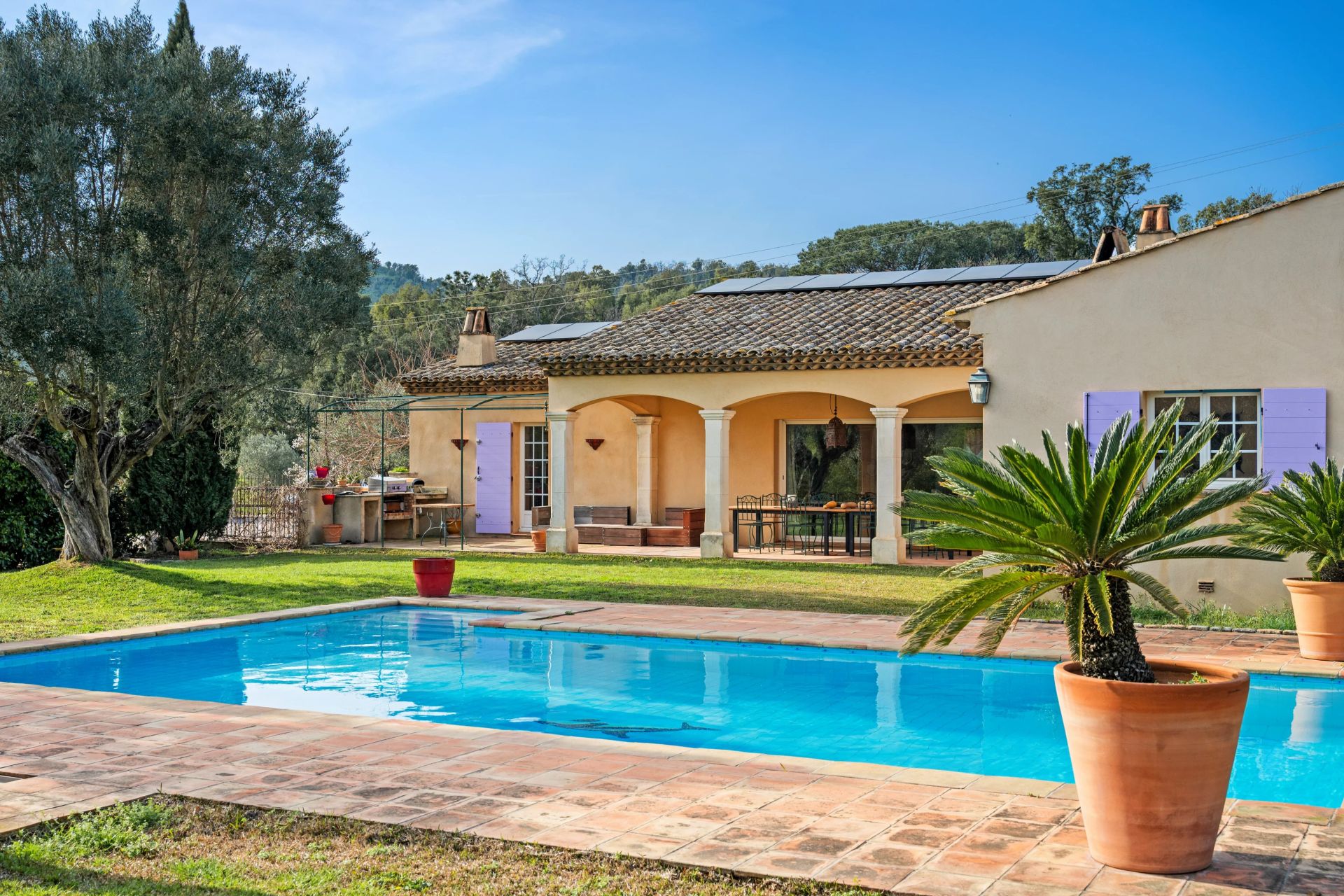 villa 5 Rooms for sale on Cogolin (83310)