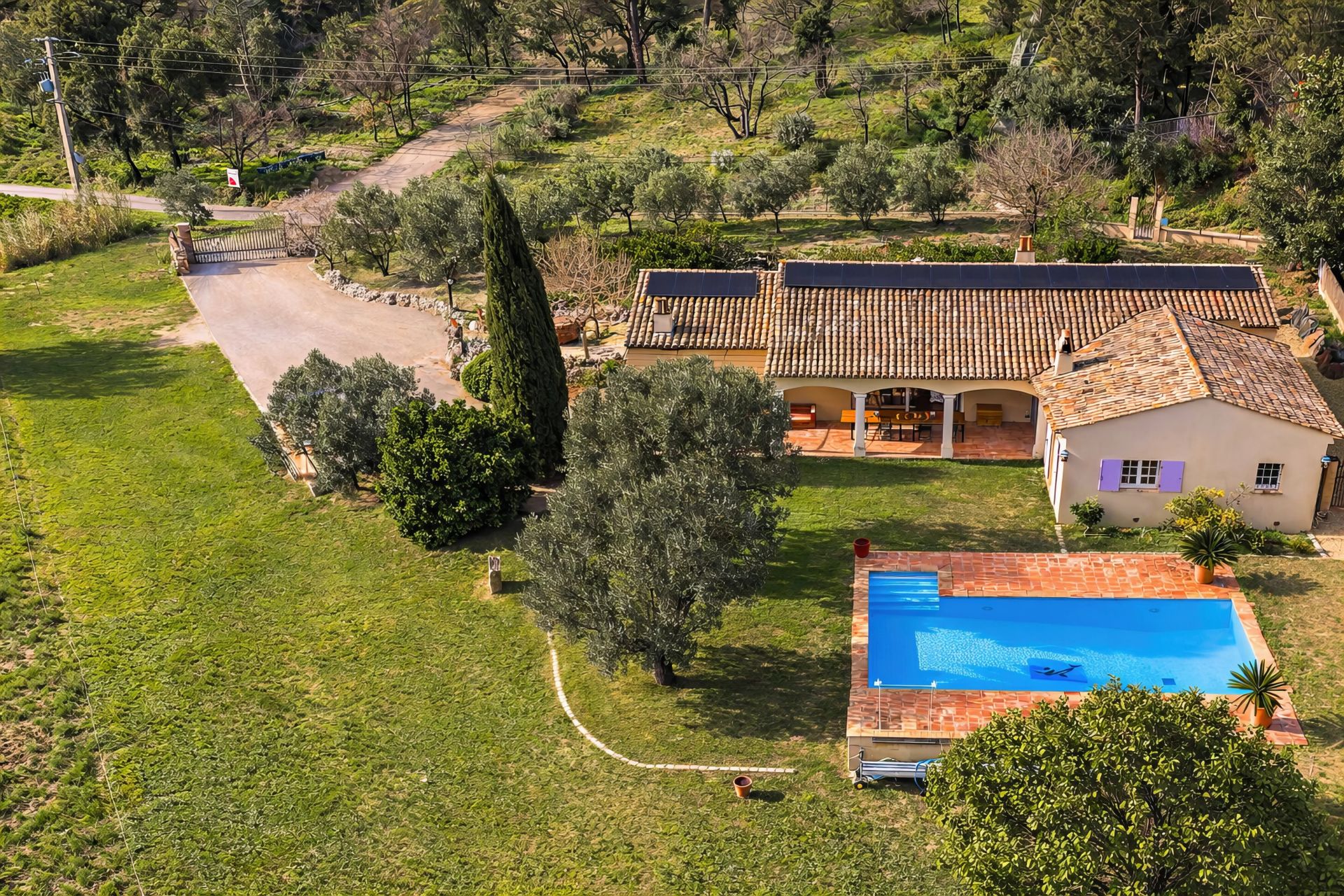 villa 5 Rooms for sale on Cogolin (83310)
