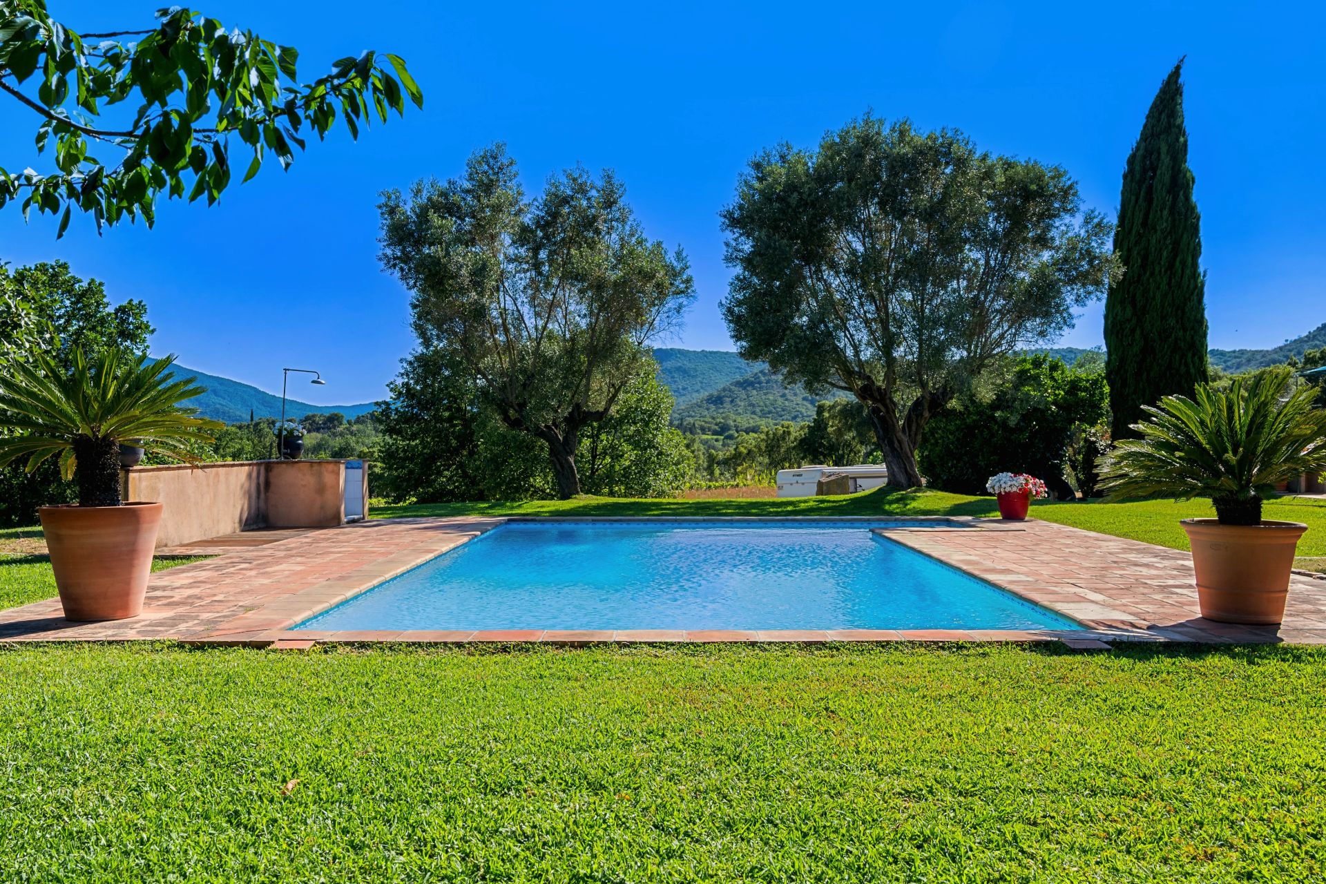villa 5 Rooms for sale on Cogolin (83310)