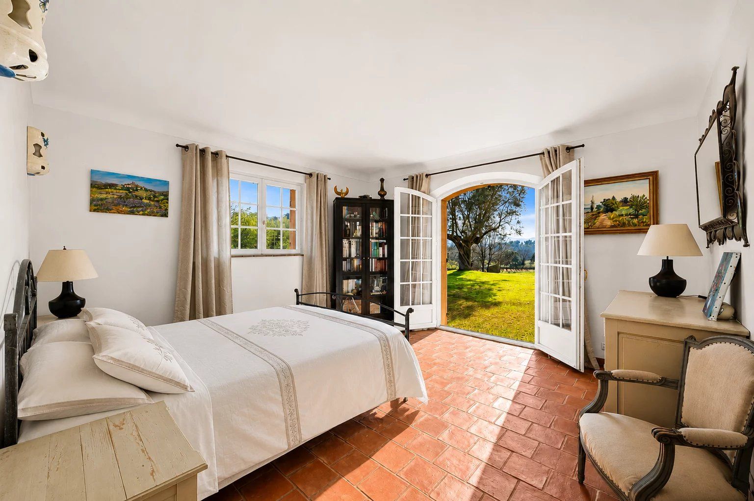 villa 5 Rooms for sale on Cogolin (83310)