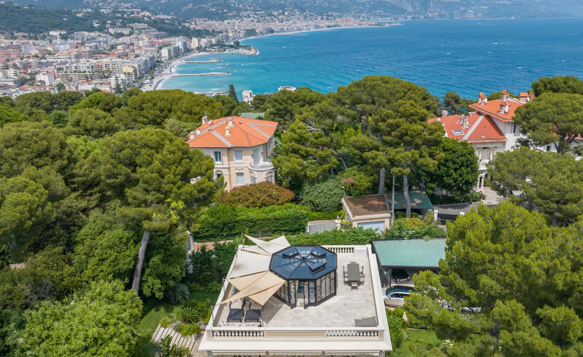 villa 8 Pièces en location saisonnière sur Roquebrune-Cap-Martin (06190)