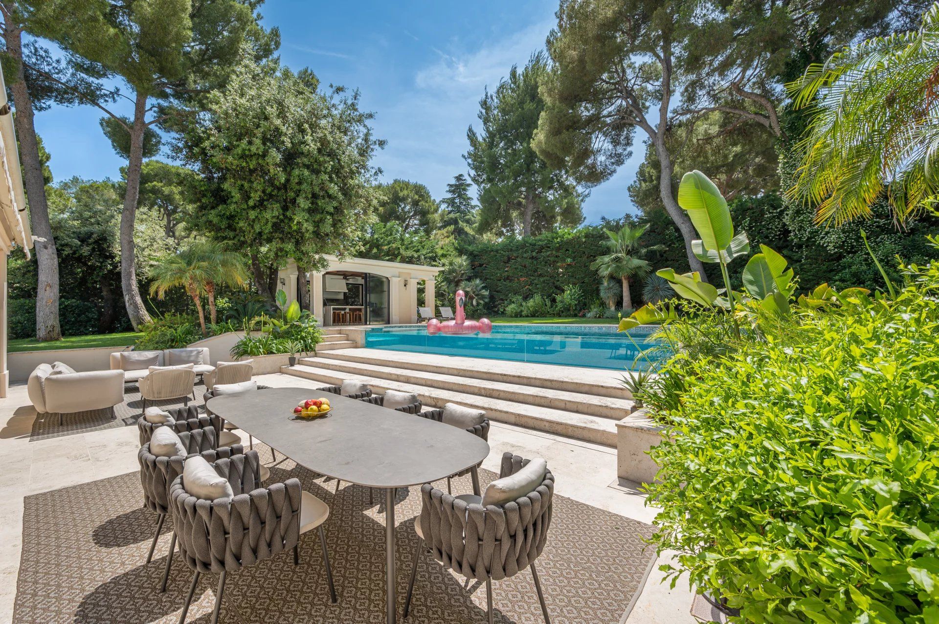 villa 8 Pièces en location saisonnière sur Roquebrune-Cap-Martin (06190)