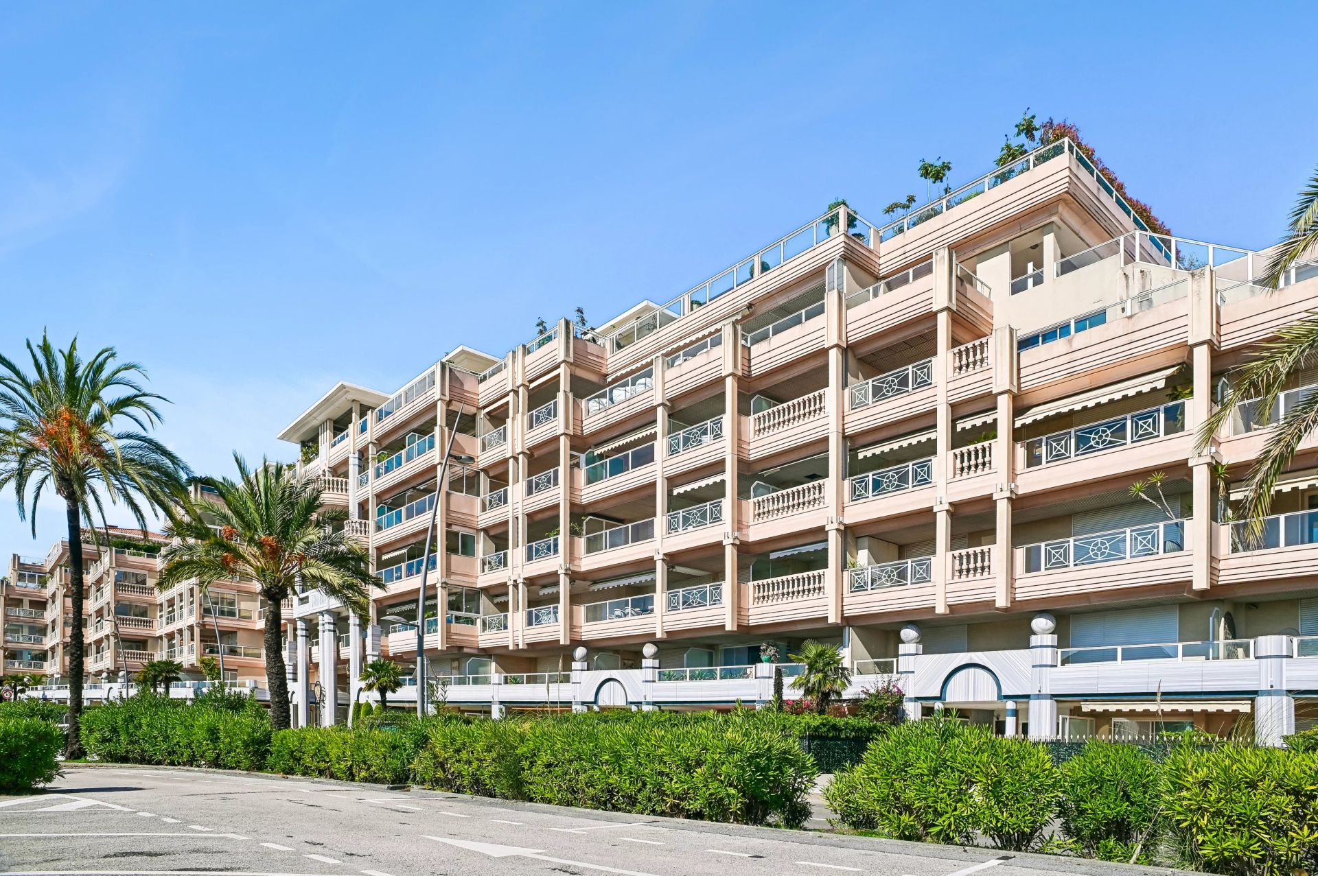 apartment 2 Rooms for sale on Vallauris (06220)