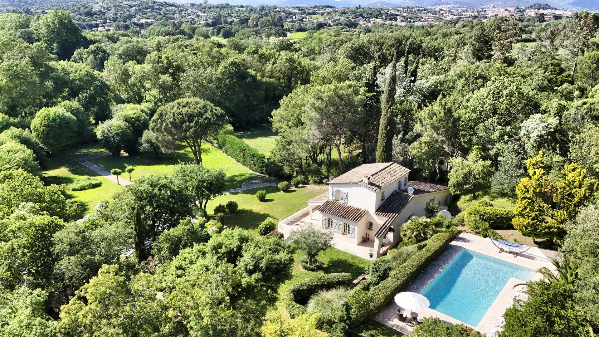 Vente Villa Cogolin 6&nbsp;Pièces 201.99&nbsp;m²